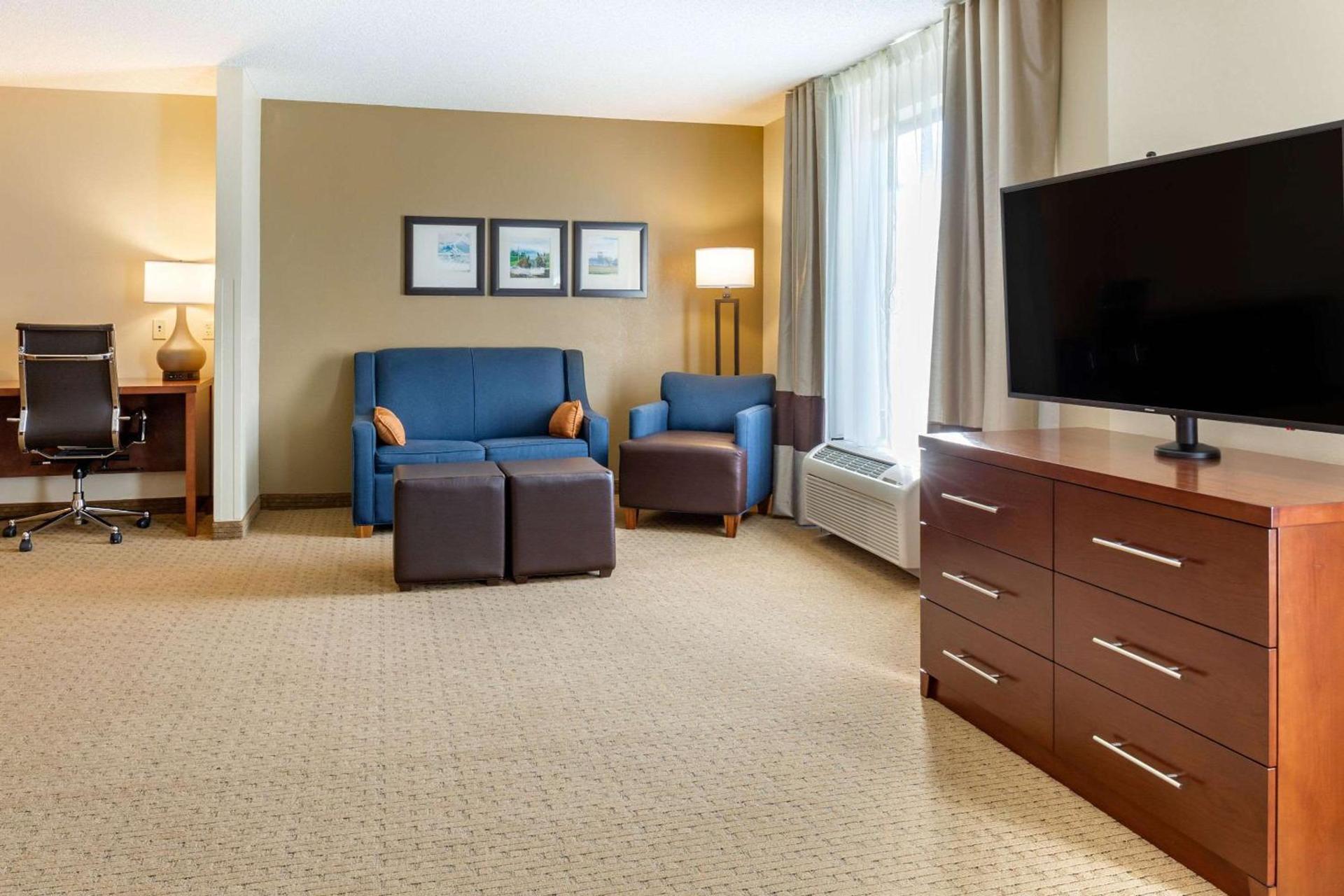 Comfort Suites Lancaster Amish Country photo 16