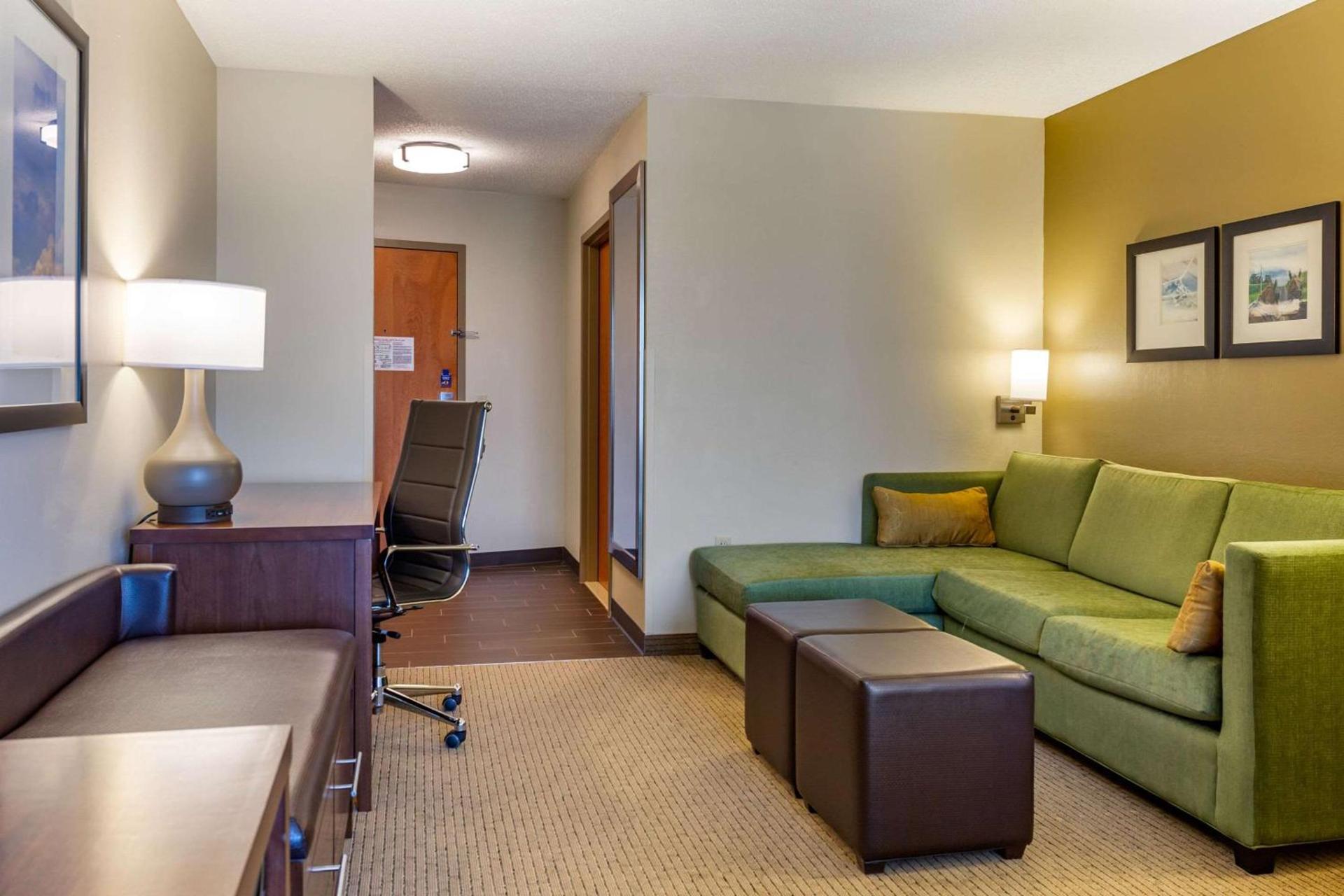 Comfort Suites Lancaster Amish Country photo 19