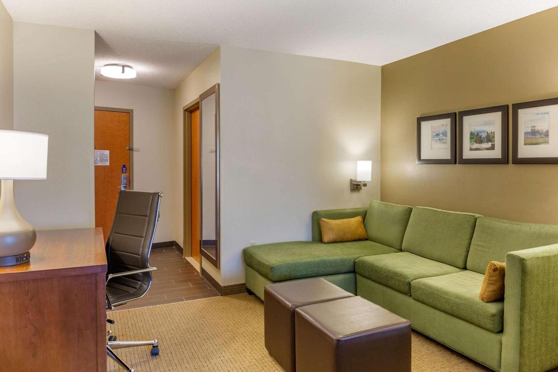 Comfort Suites Lancaster Amish Country photo 25