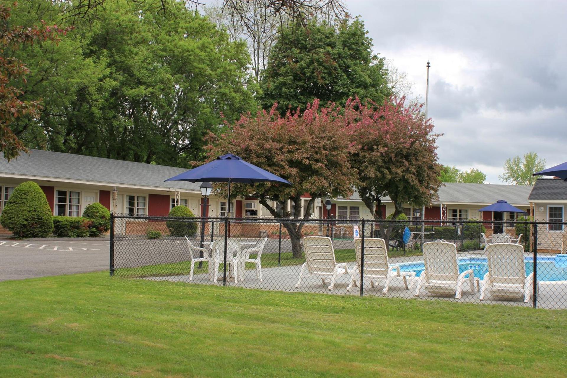 Berkshire Inn photo 4