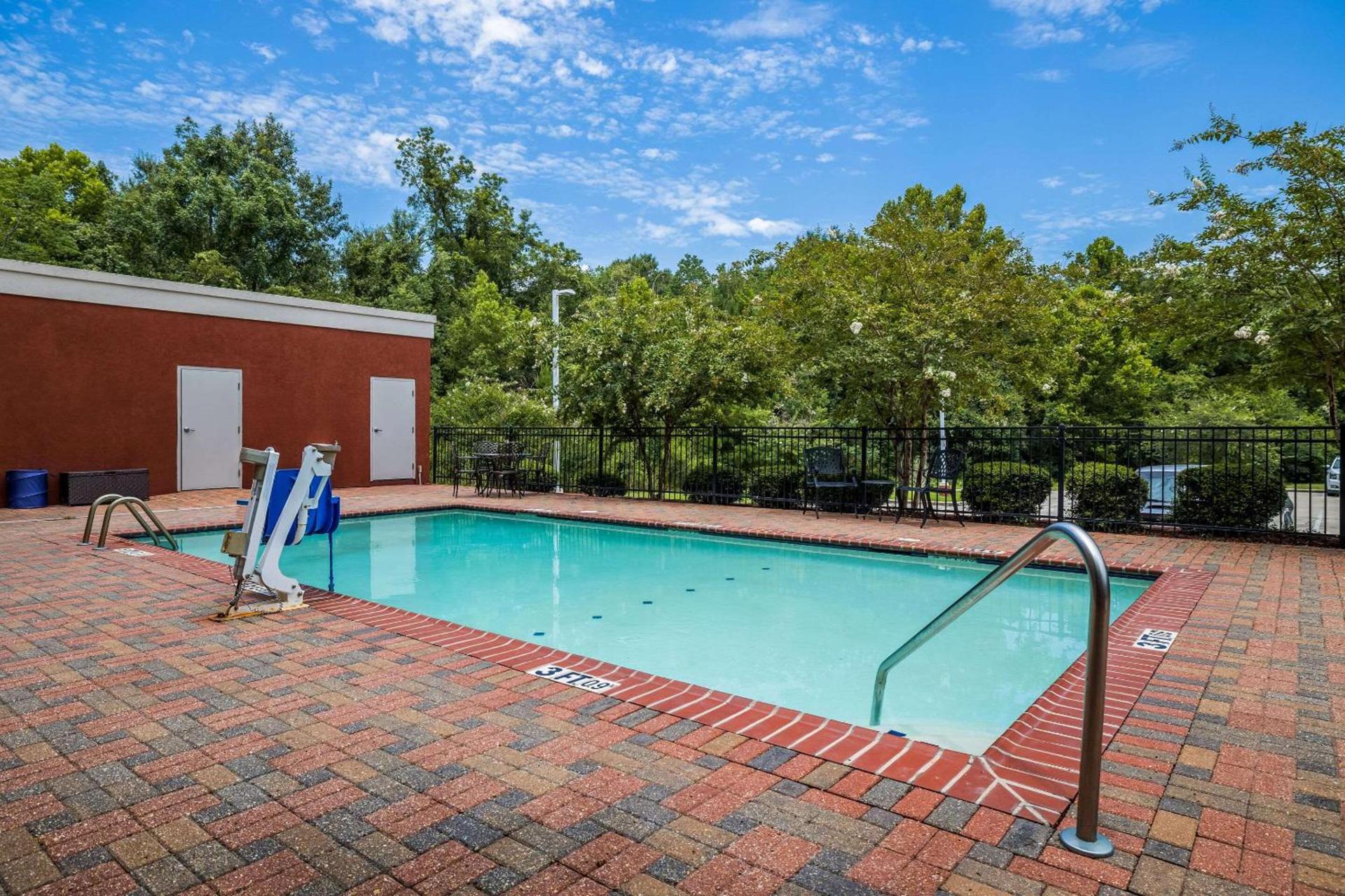 Comfort Suites Denham Springs photo 18