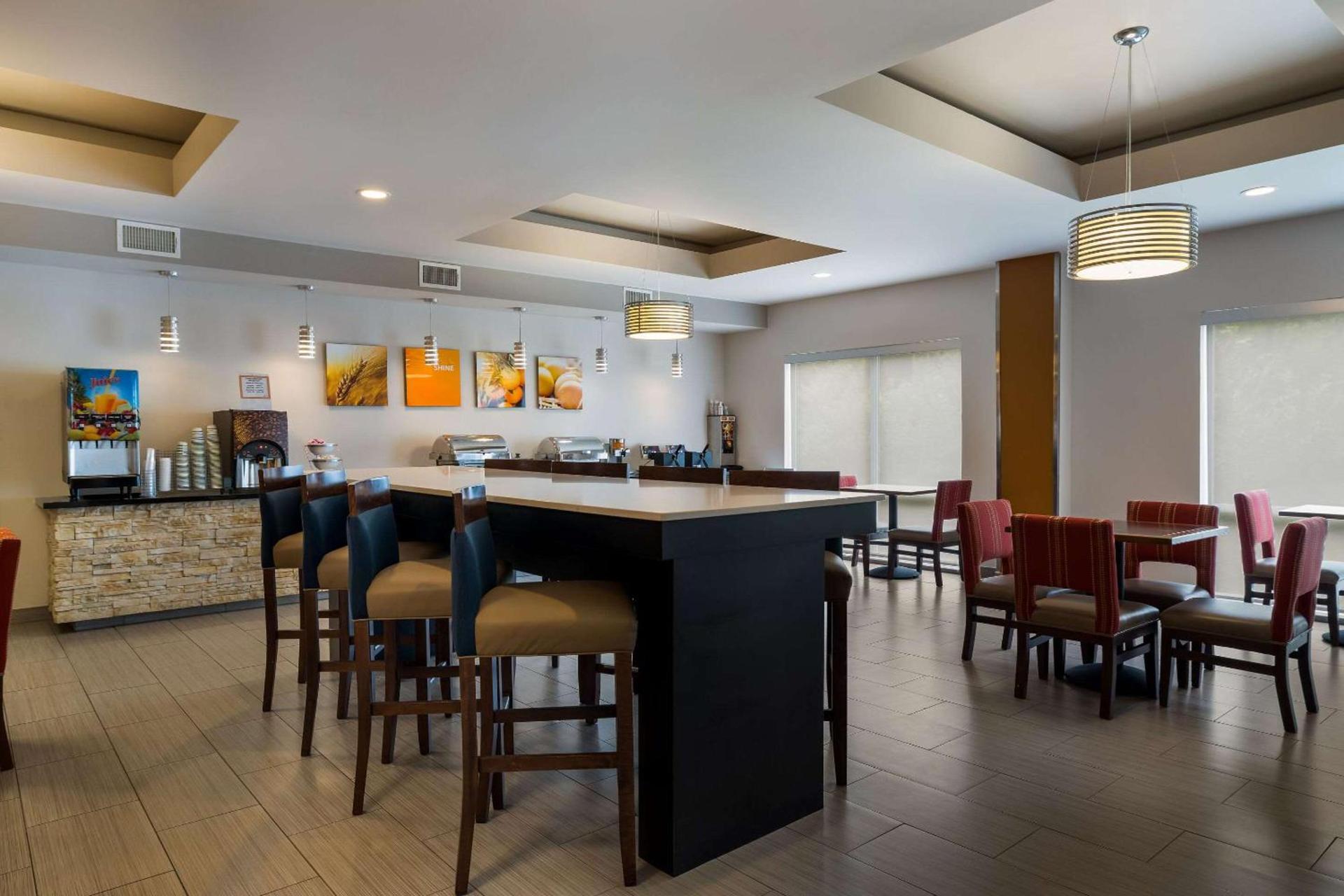 Comfort Suites Denham Springs photo 23