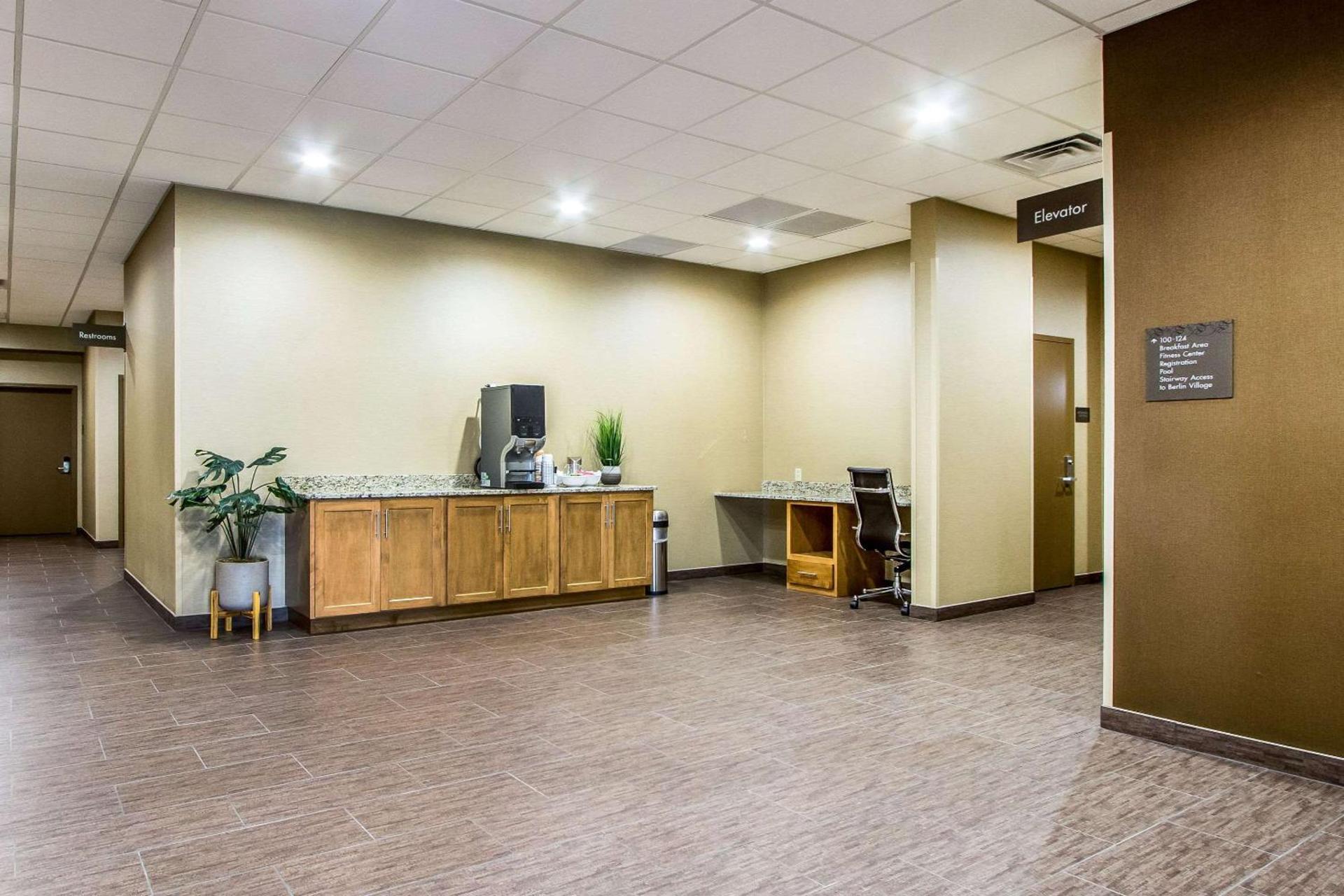 Comfort Suites Hotel and Conference Center photo 29