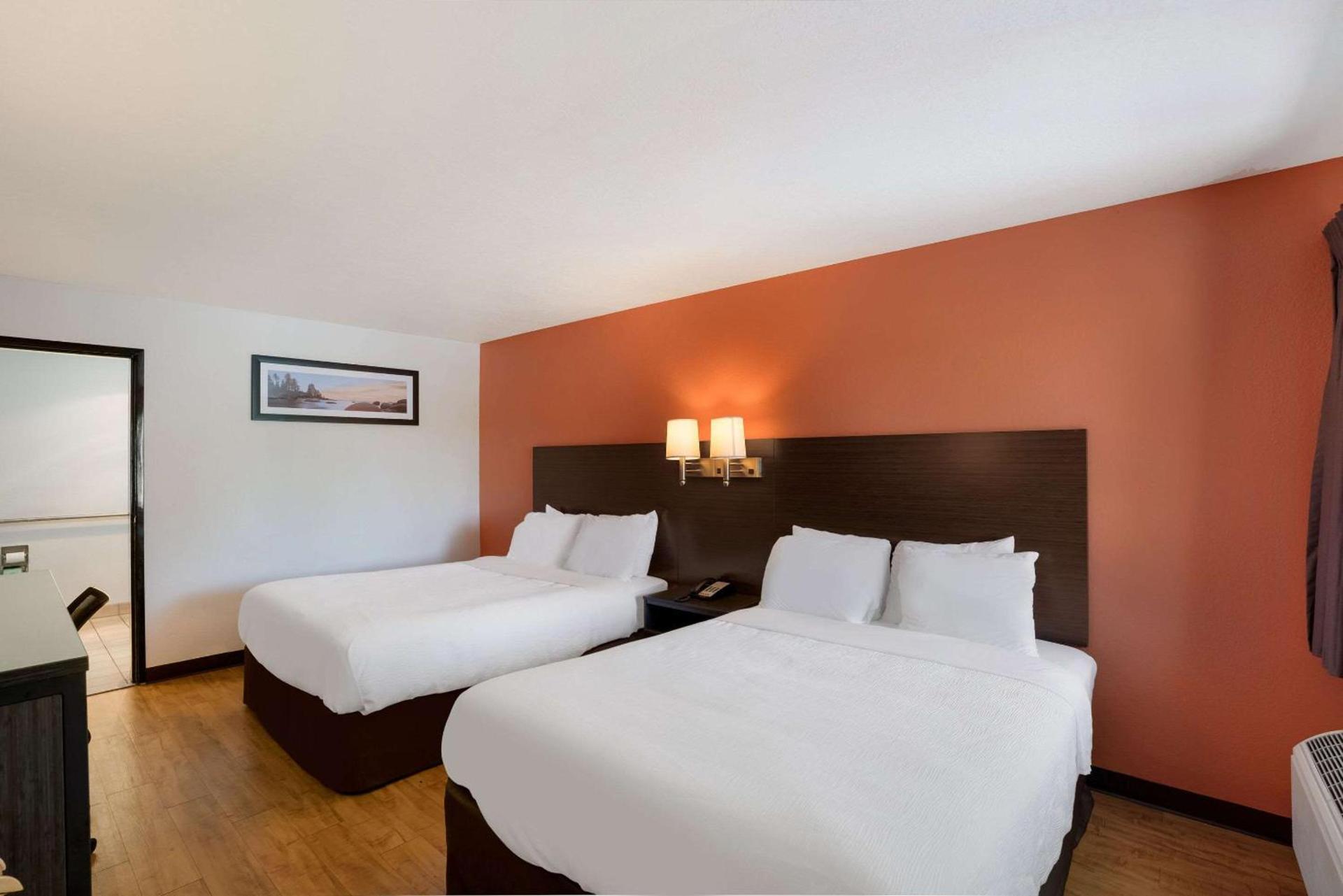 Quality Inn & Suites Junction photo 2