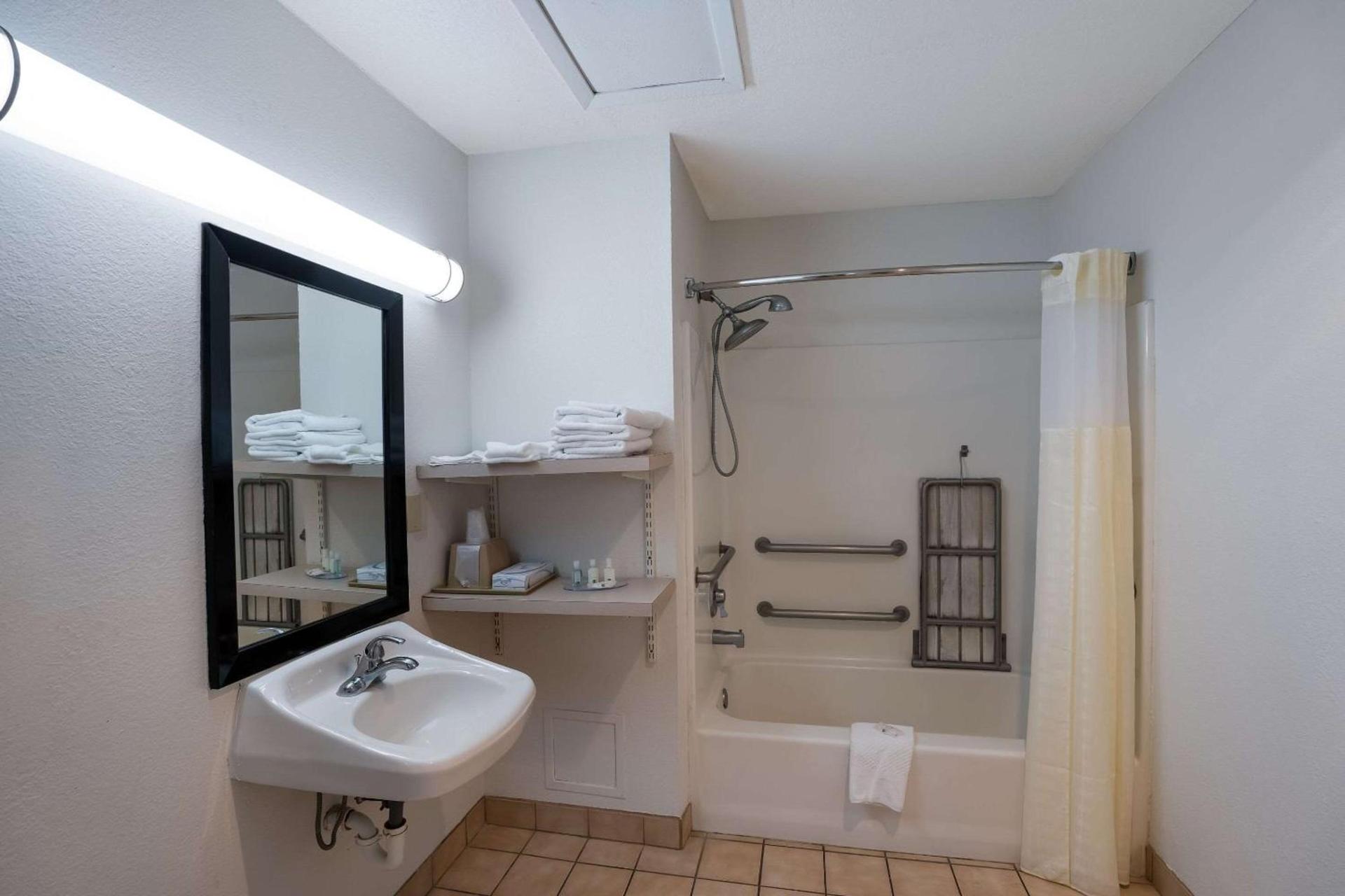 Quality Inn & Suites Junction photo 24