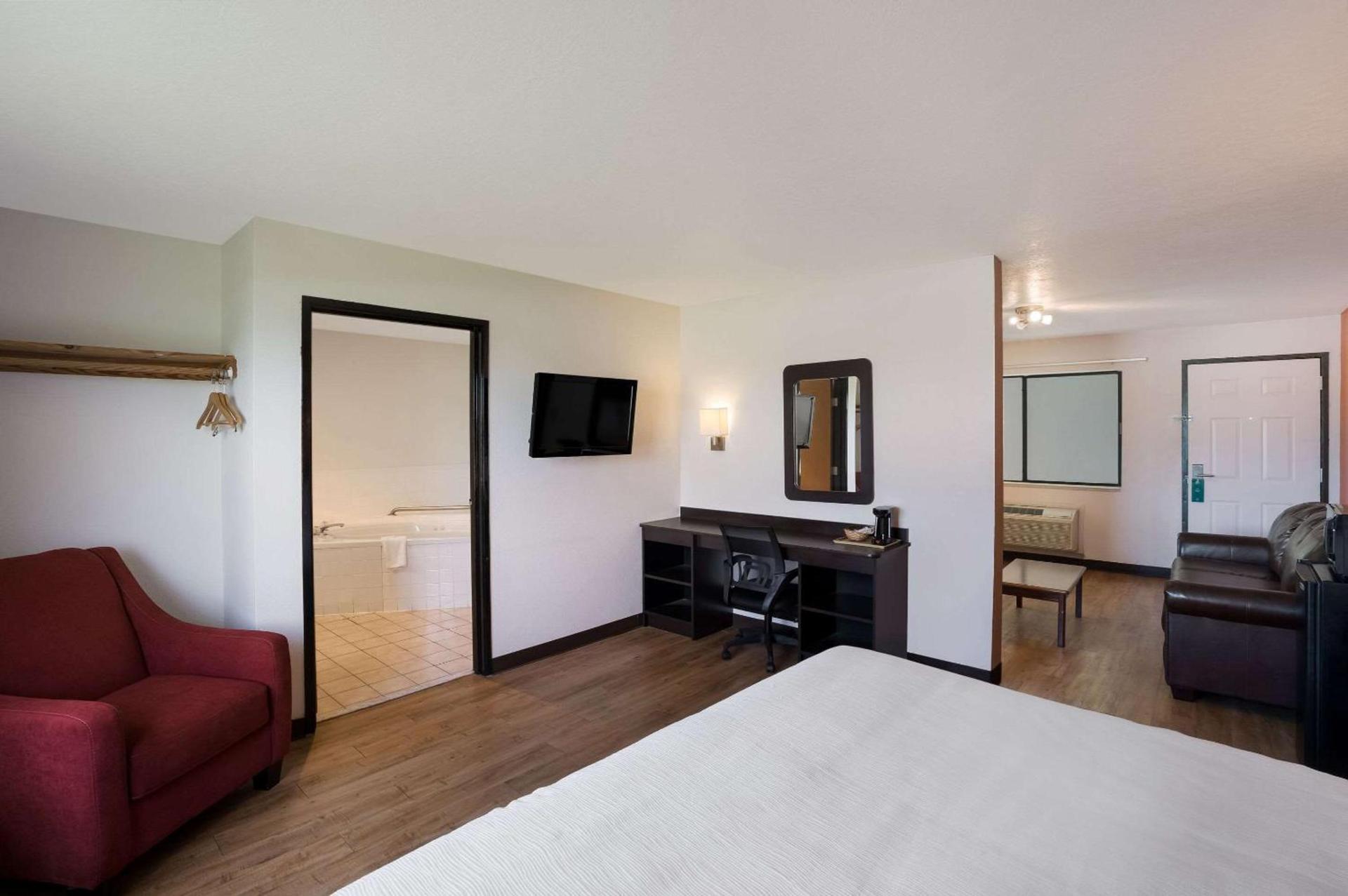 Quality Inn & Suites Junction photo 34