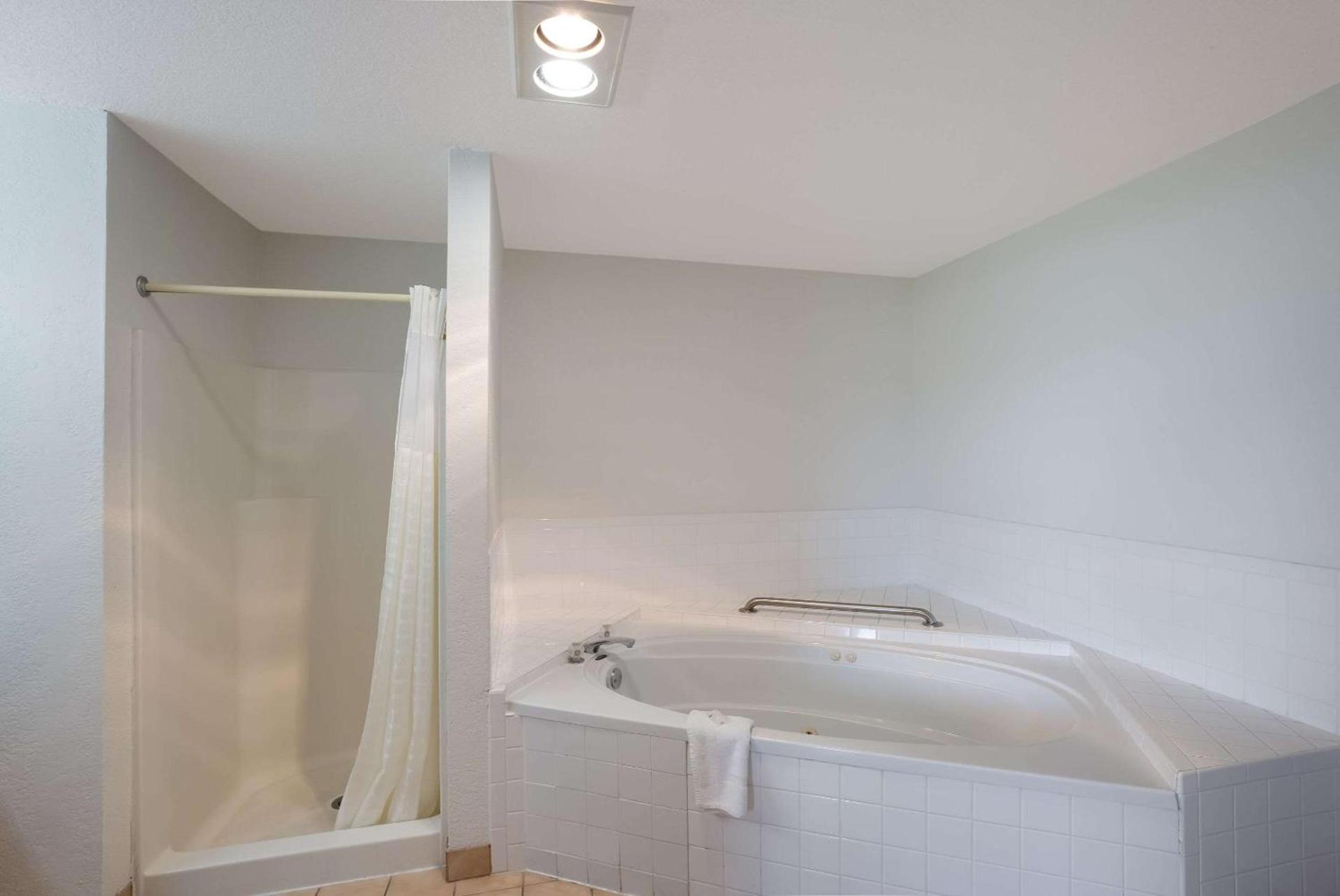 Quality Inn & Suites Junction photo 35