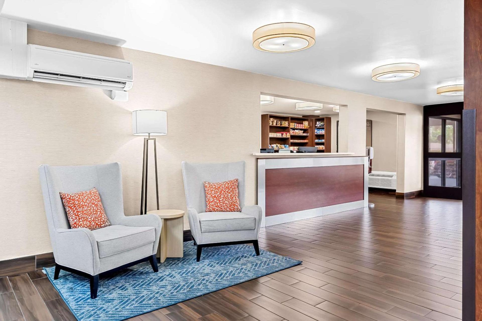Comfort Inn University photo 9