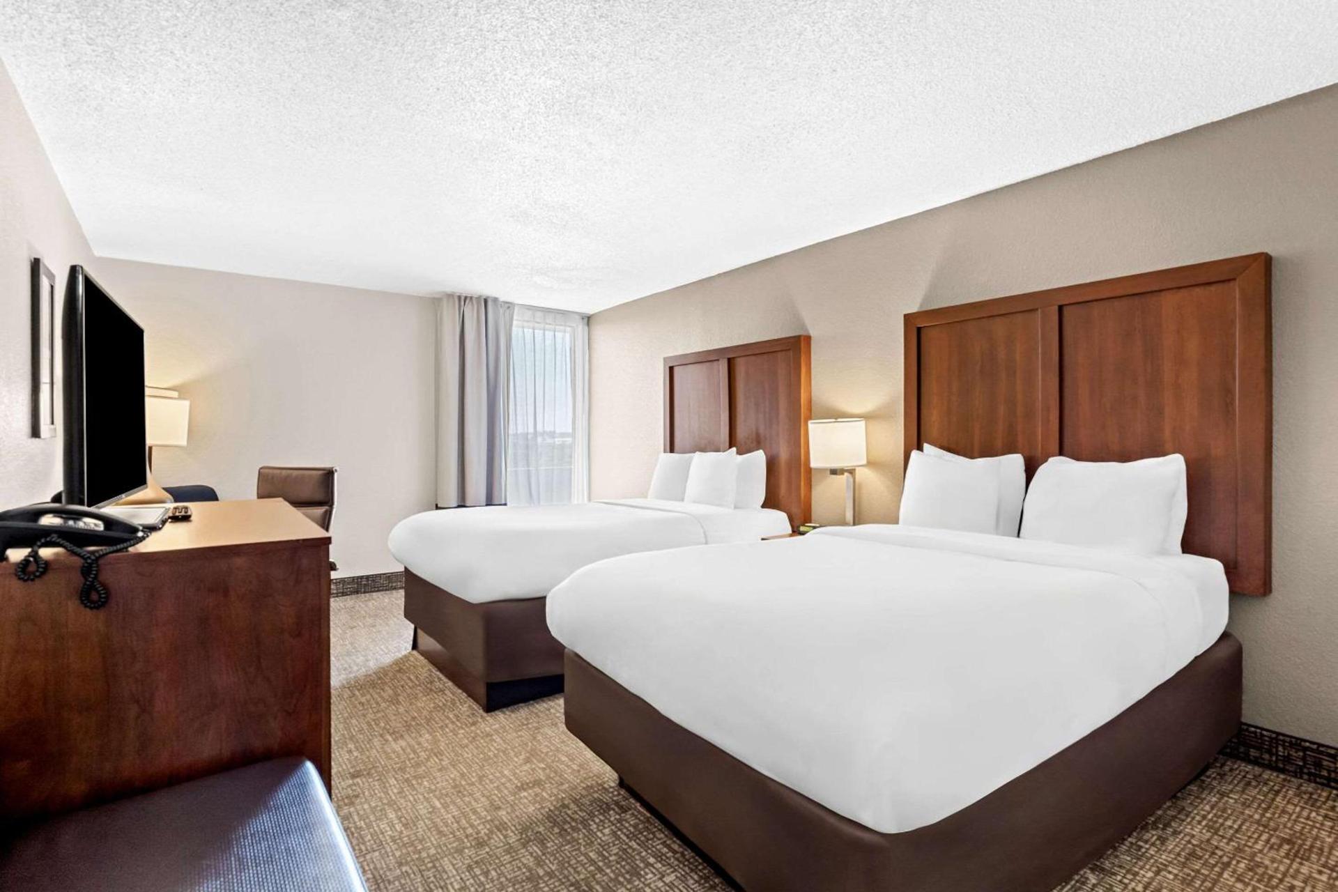 Comfort Inn University photo 11
