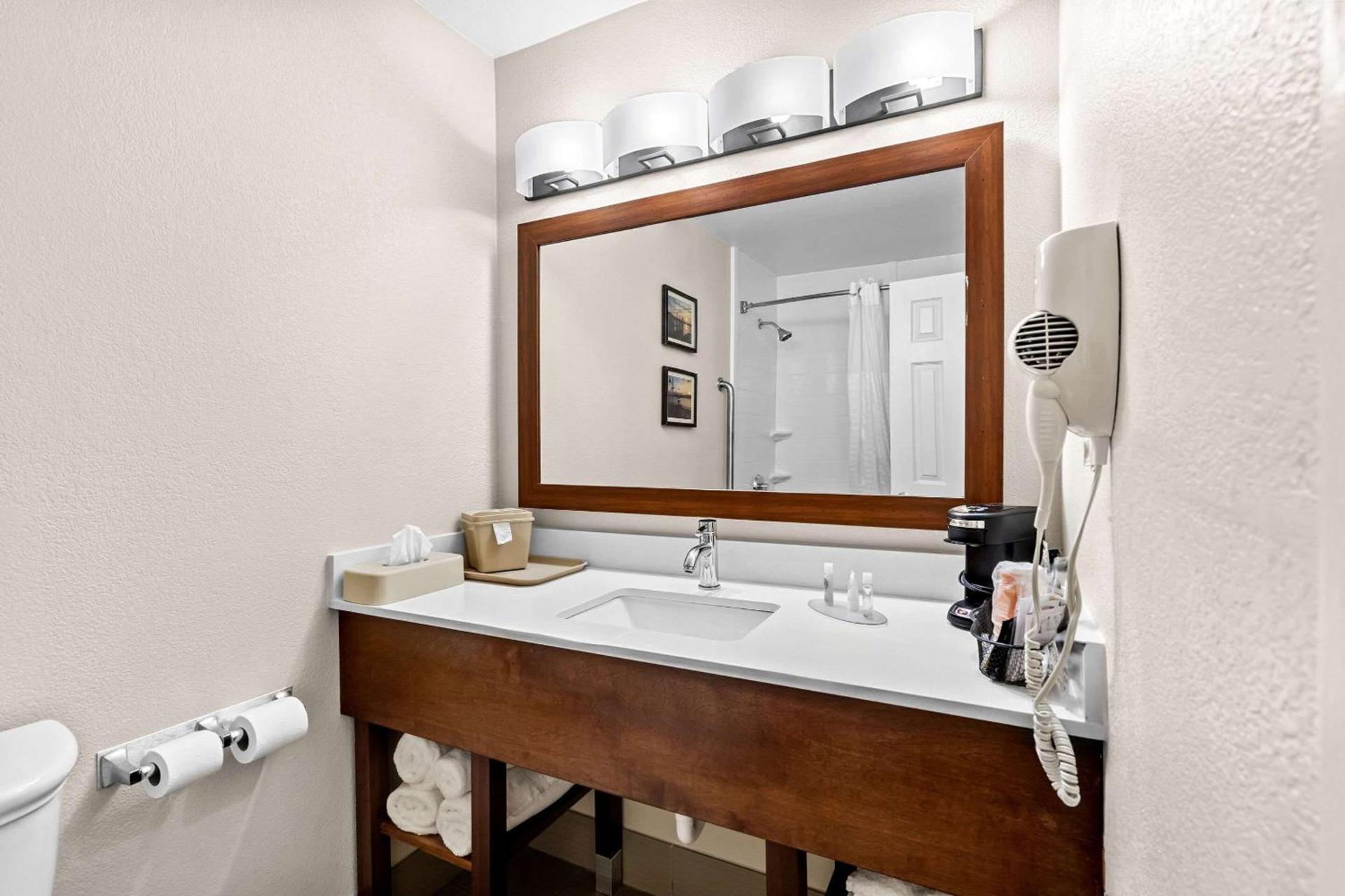 Comfort Inn University photo 14
