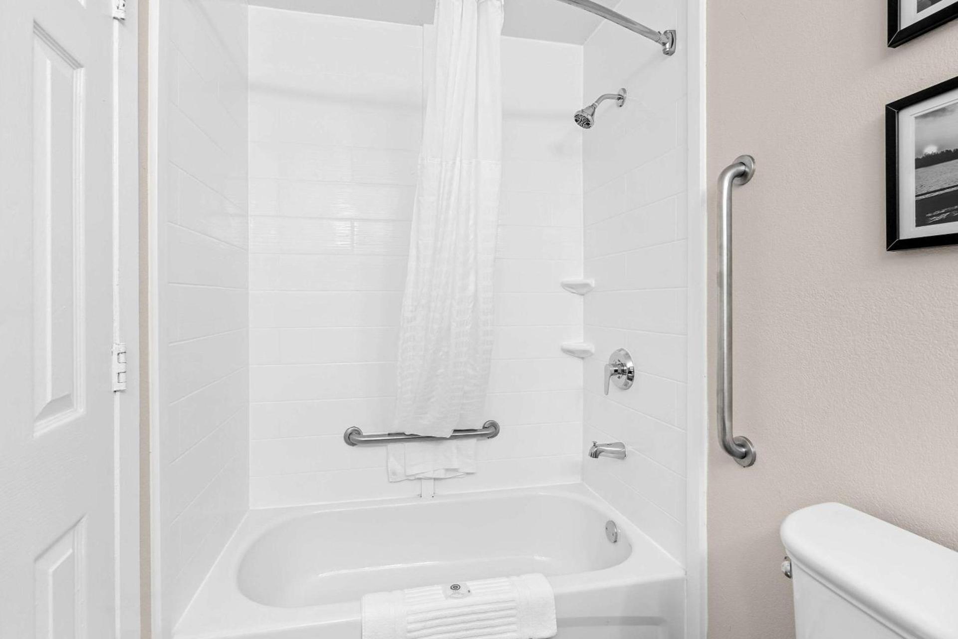 Comfort Inn University photo 15