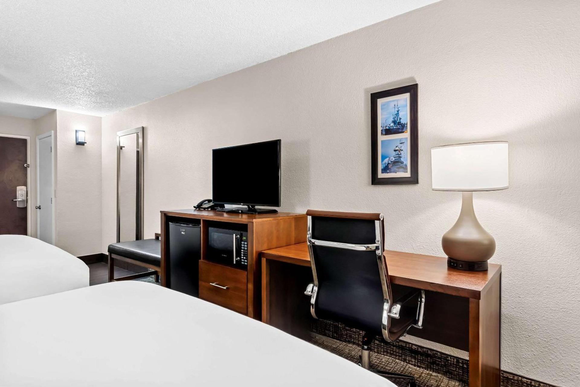 Comfort Inn University photo 13