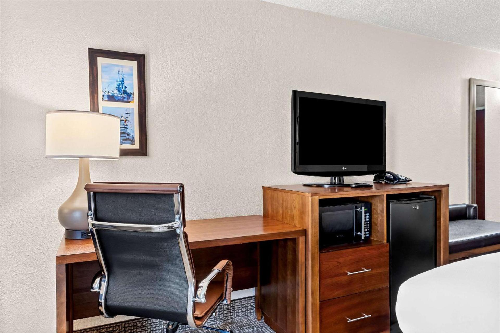 Comfort Inn University photo 21