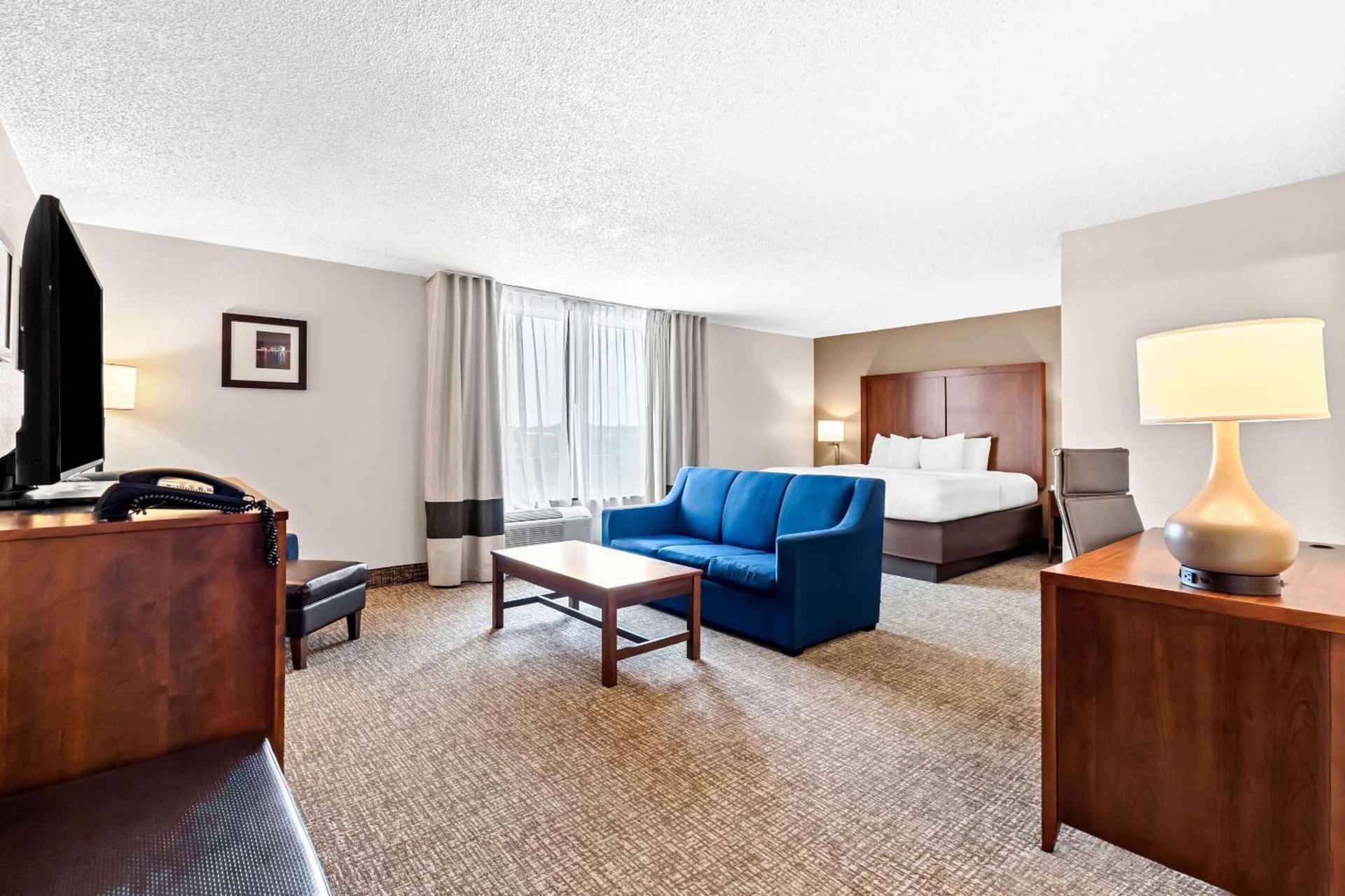 Comfort Inn University photo 23
