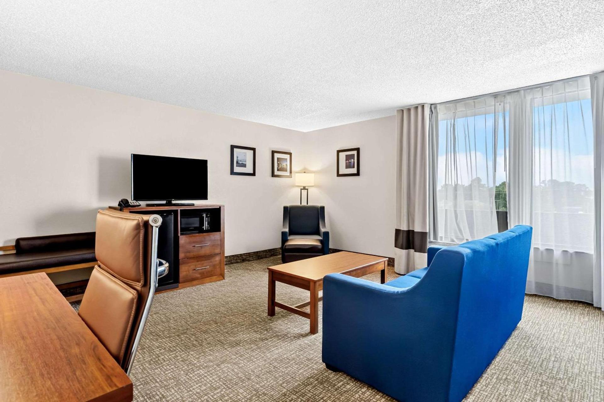 Comfort Inn University photo 24