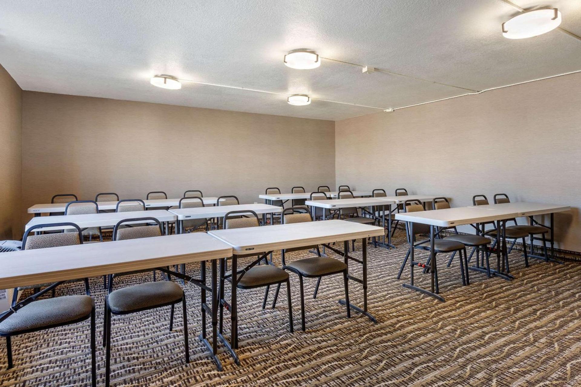 Comfort Inn University photo 32