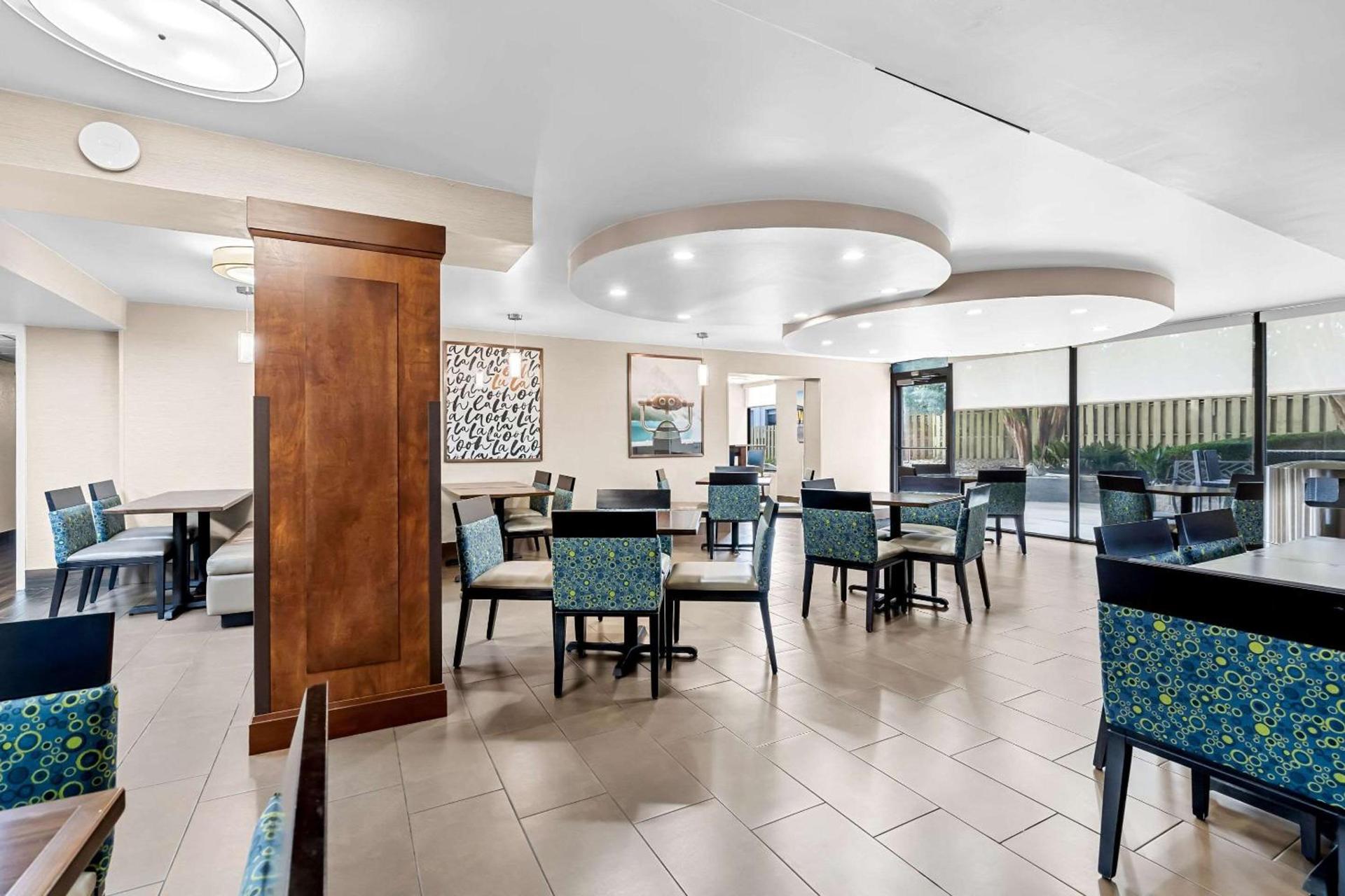 Comfort Inn University photo 39