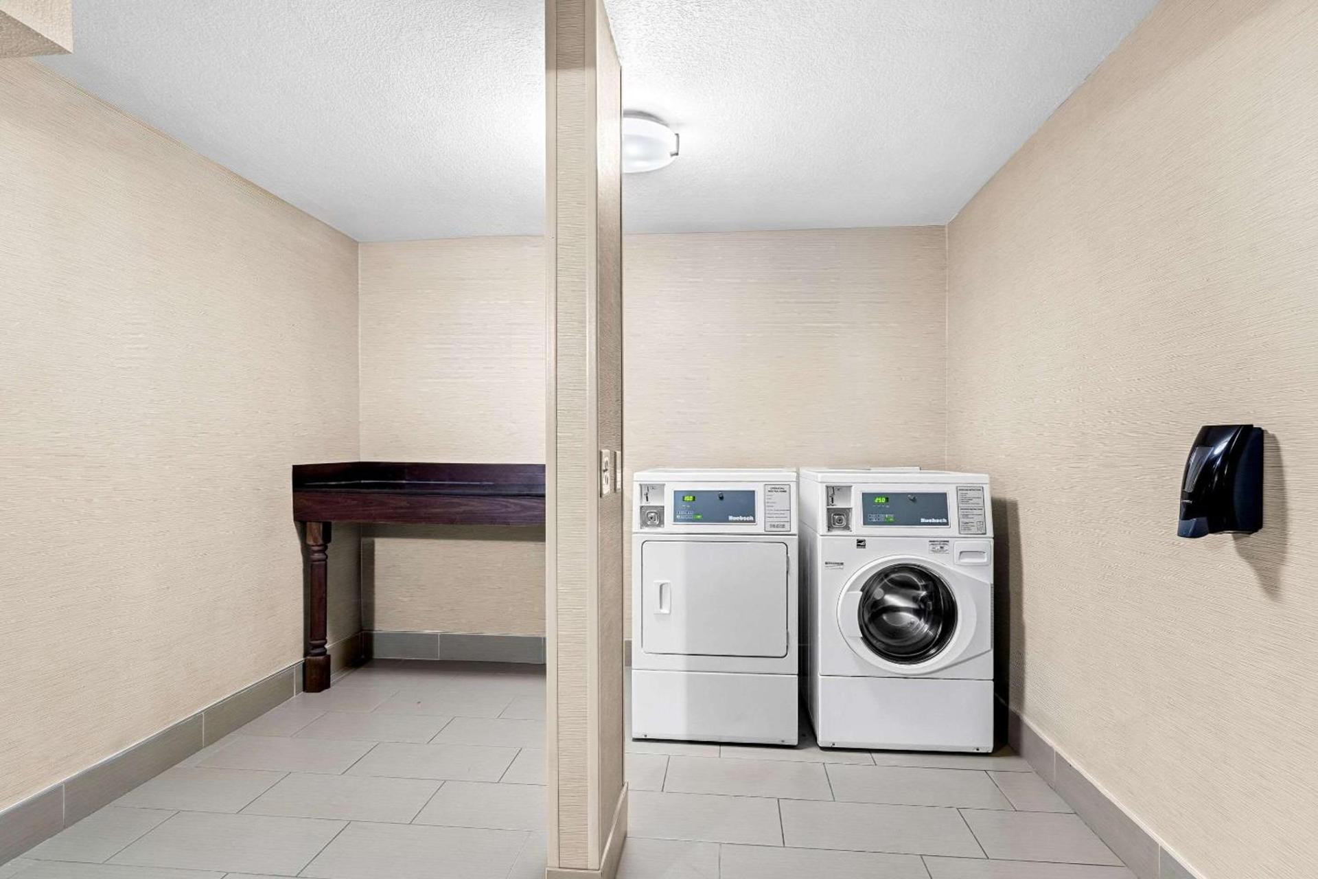 Comfort Inn University photo 41