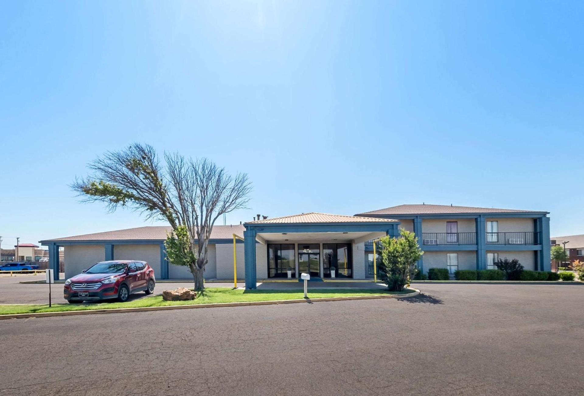 Quality Inn Plainview photo 2