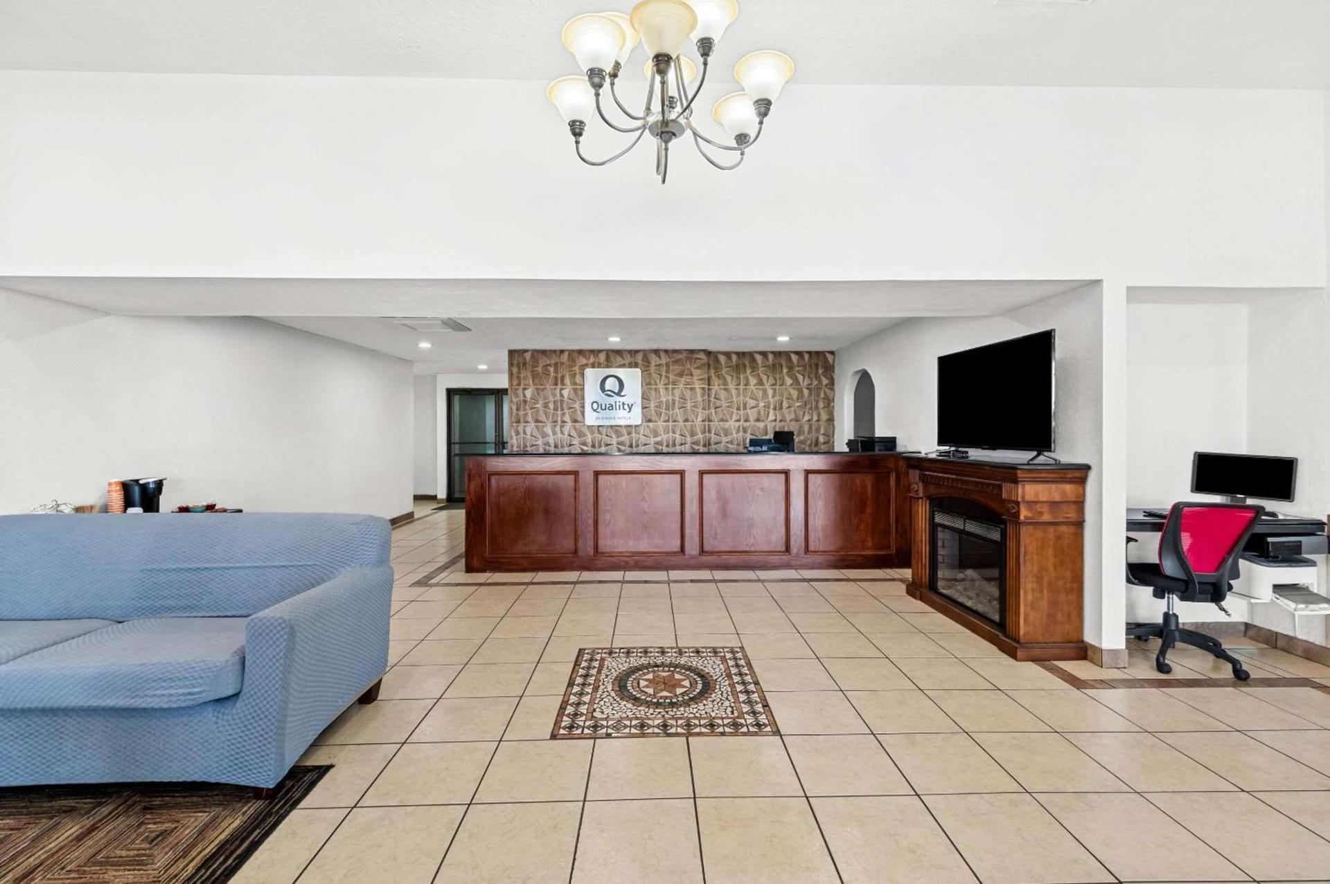 Quality Inn Plainview photo 5