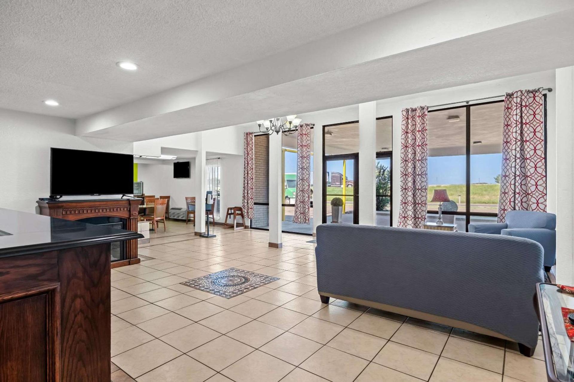 Quality Inn Plainview photo 7