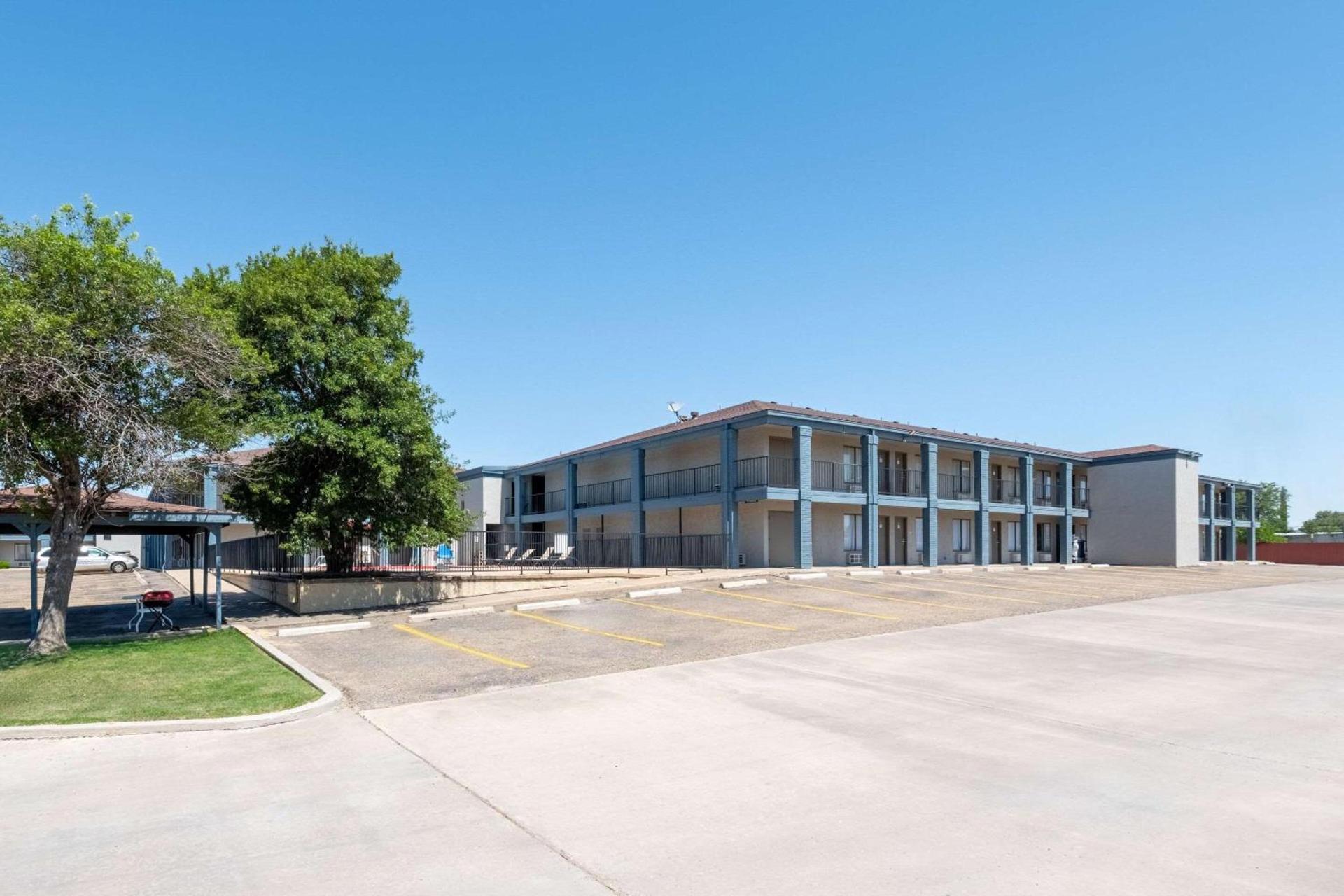 Quality Inn Plainview photo 3