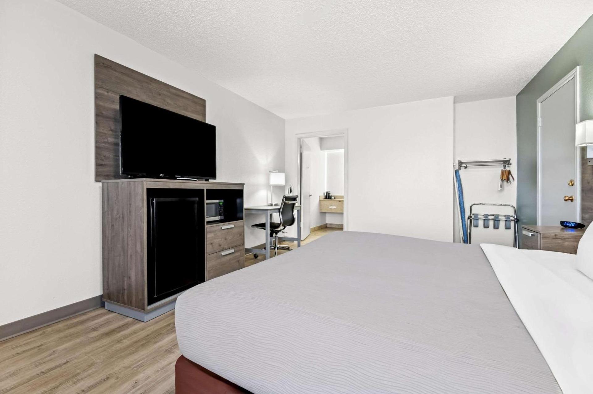 Quality Inn Plainview photo 10