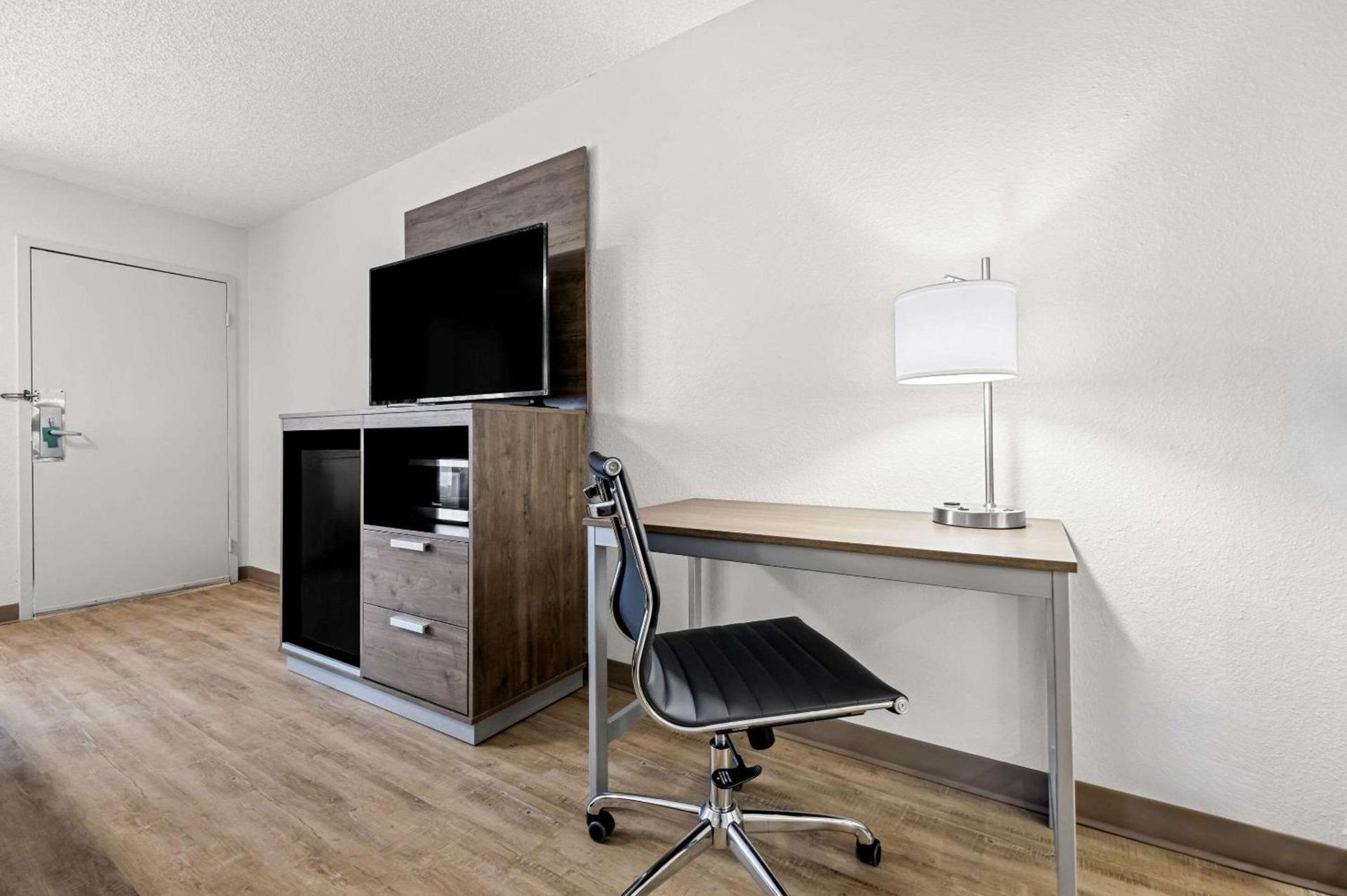 Quality Inn Plainview photo 11