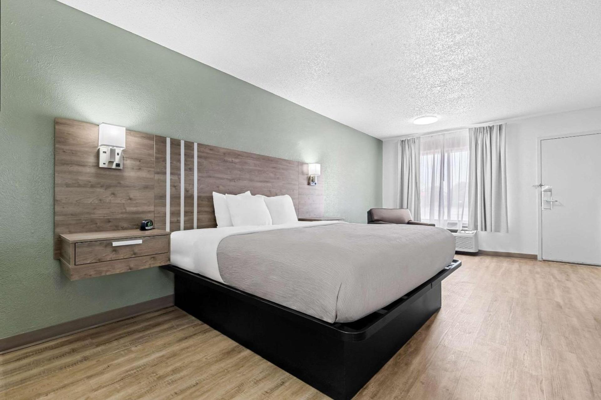 Quality Inn Plainview photo 12