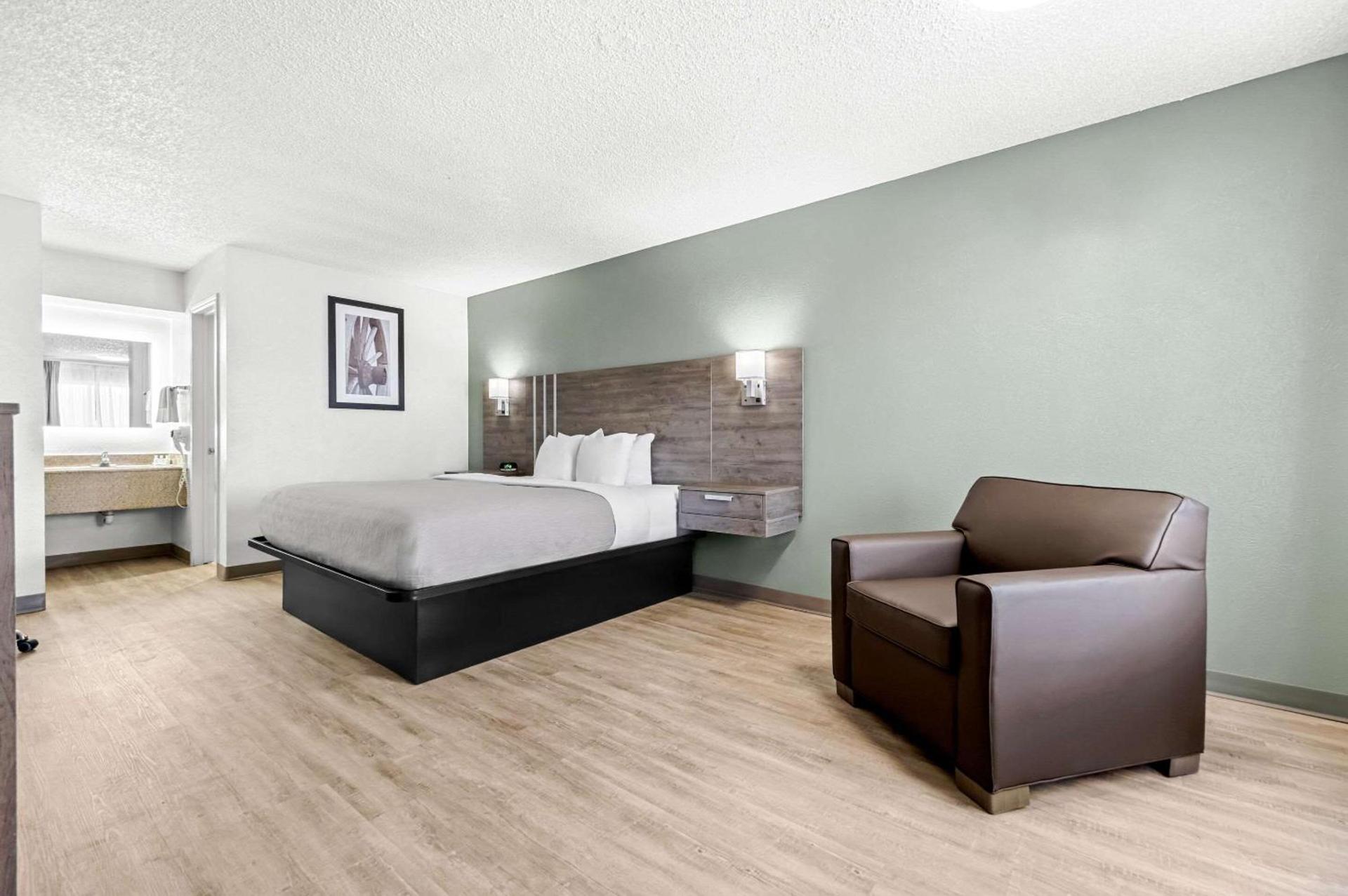 Quality Inn Plainview photo 14