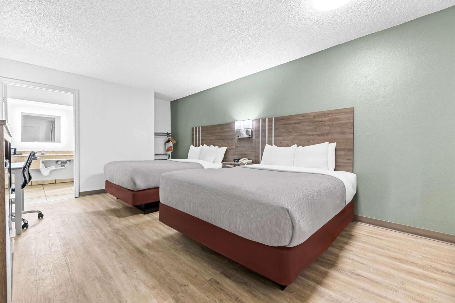 Quality Inn Plainview photo 16