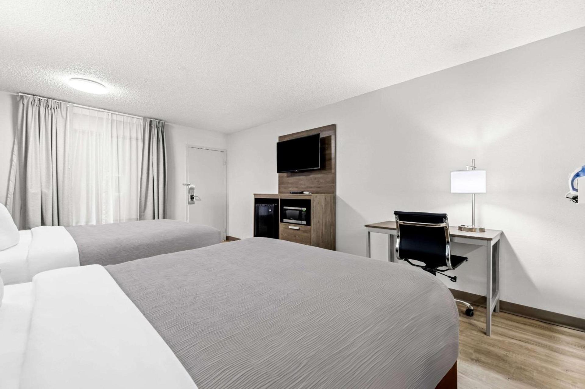 Quality Inn Plainview photo 17