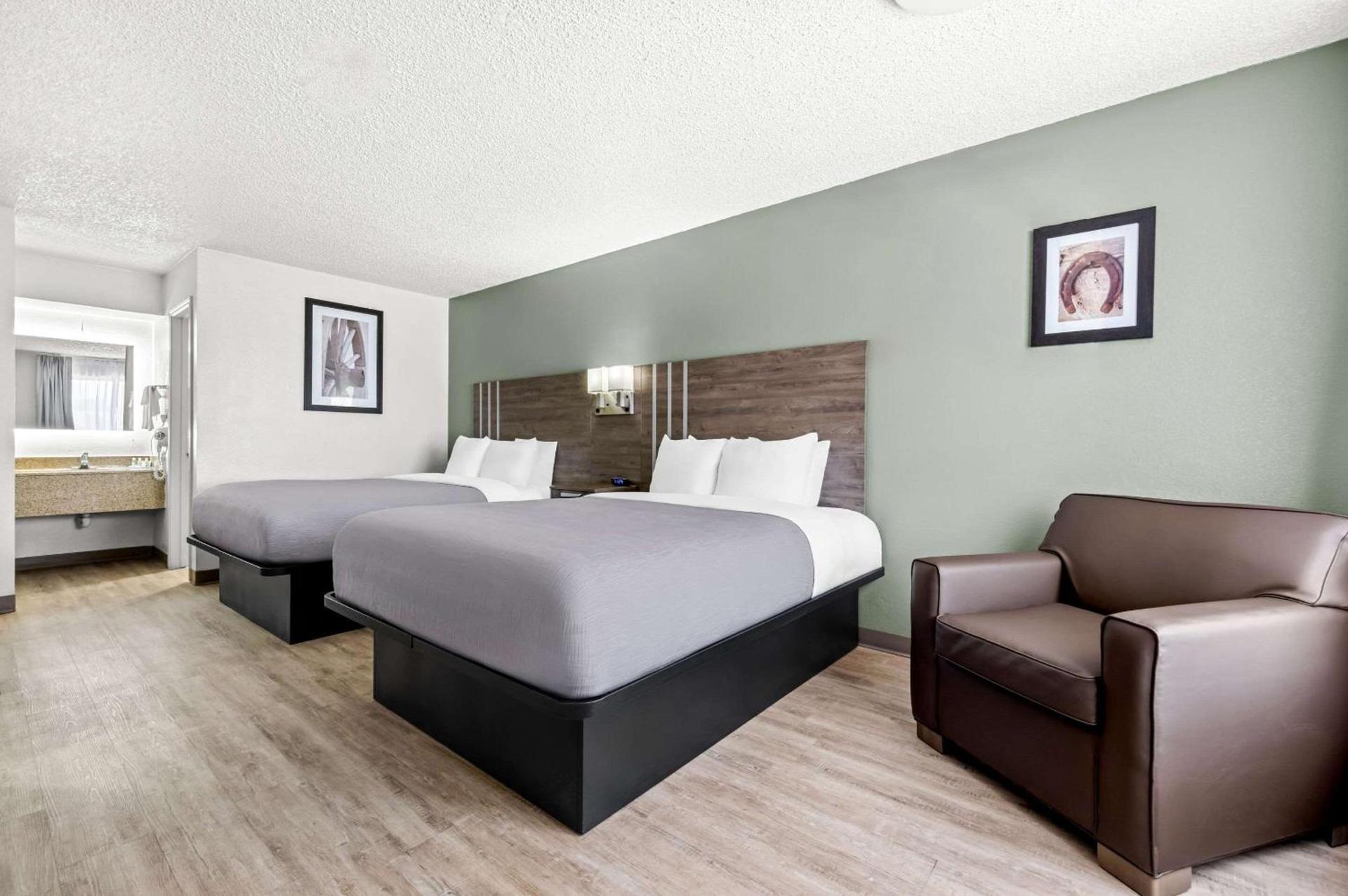 Quality Inn Plainview photo 22