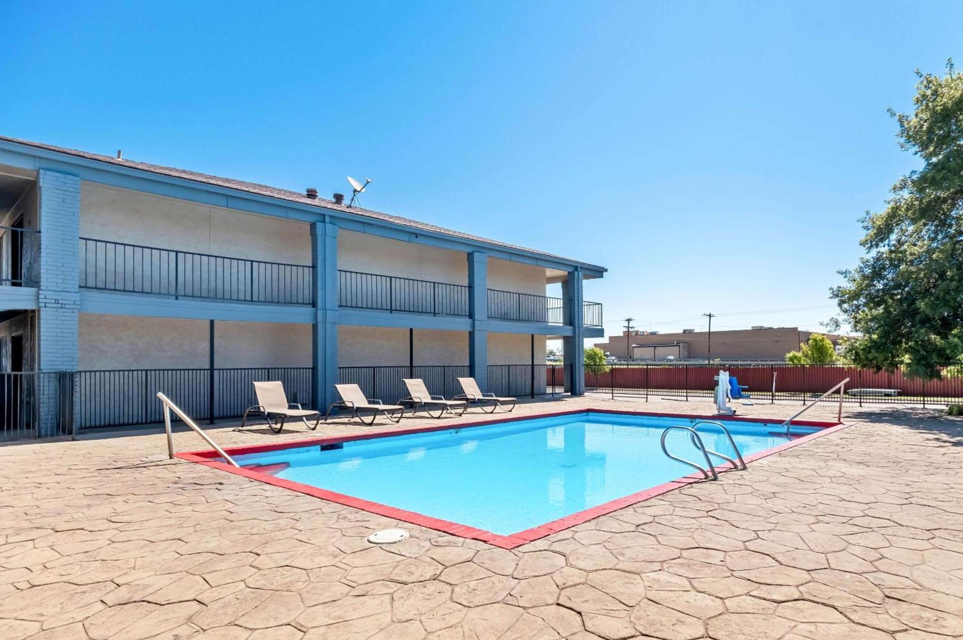 Quality Inn Plainview photo 23