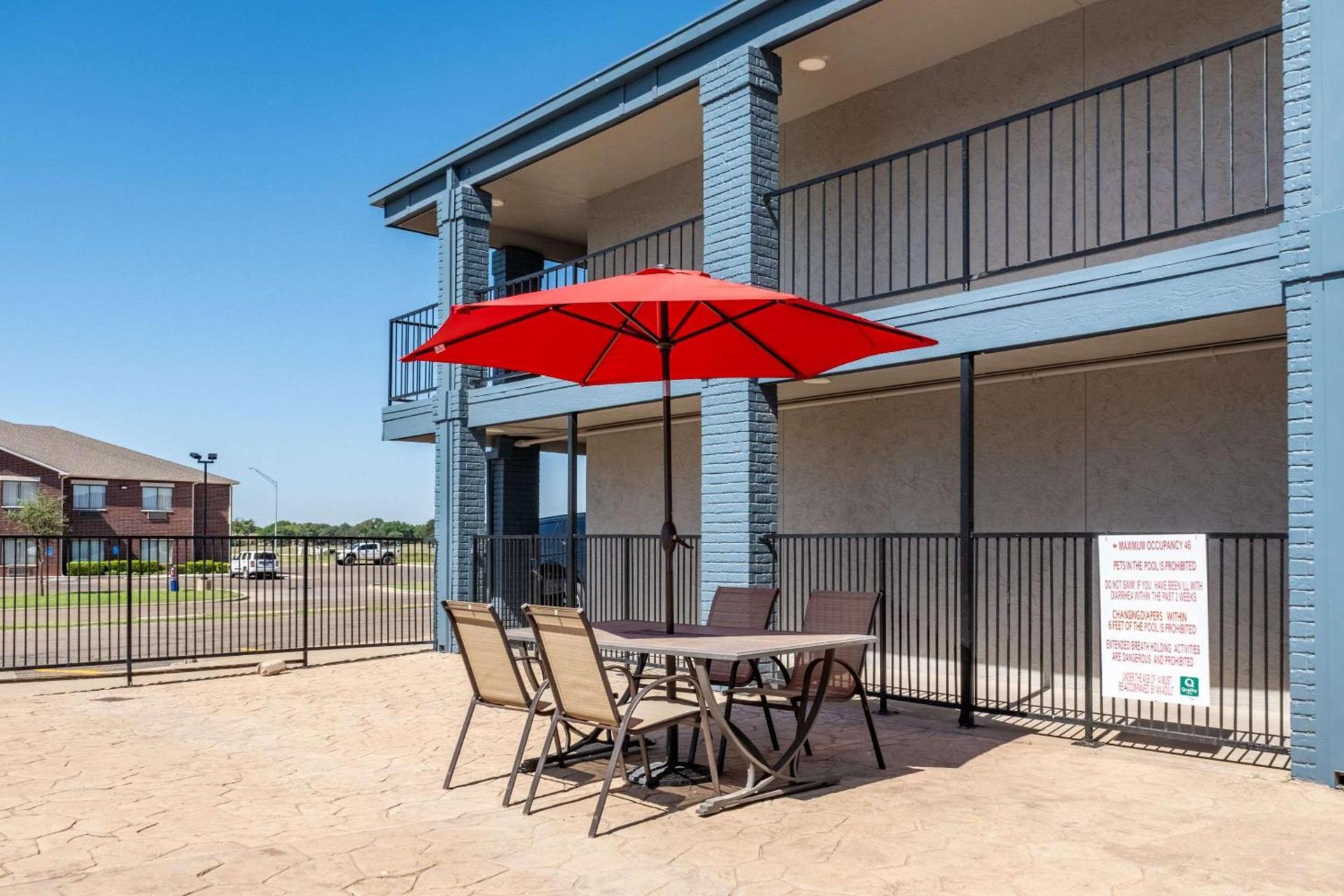 Quality Inn Plainview photo 25
