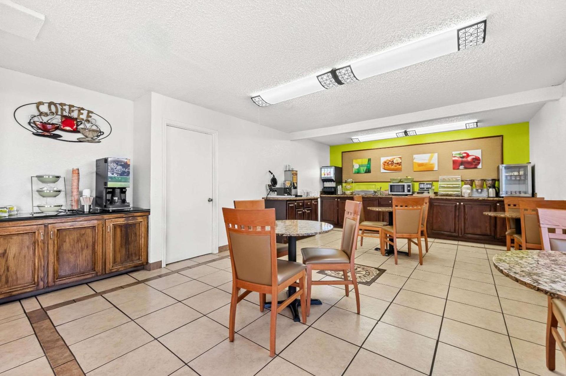 Quality Inn Plainview photo 28