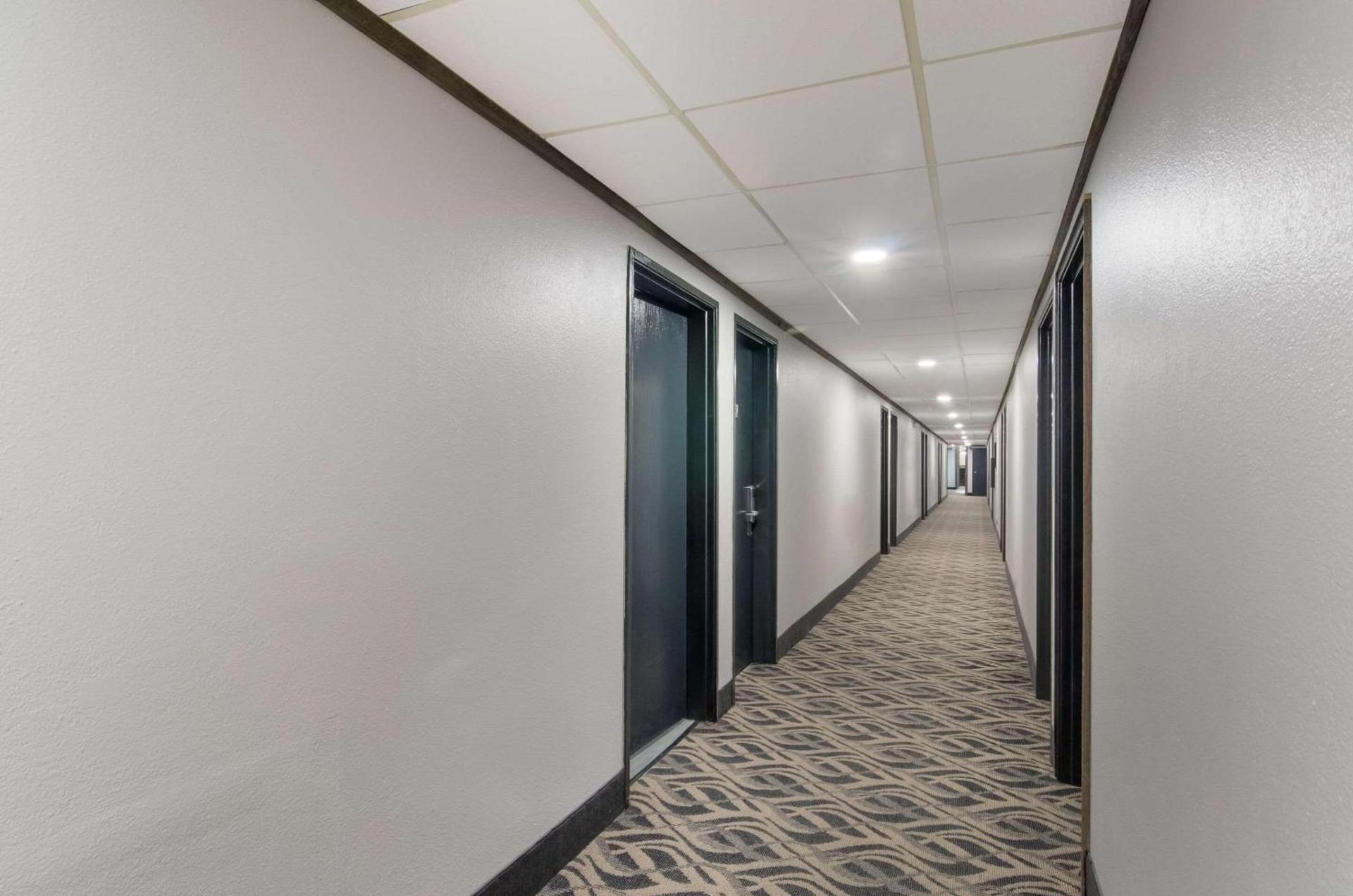 Econo Lodge Scottsbluff photo 4