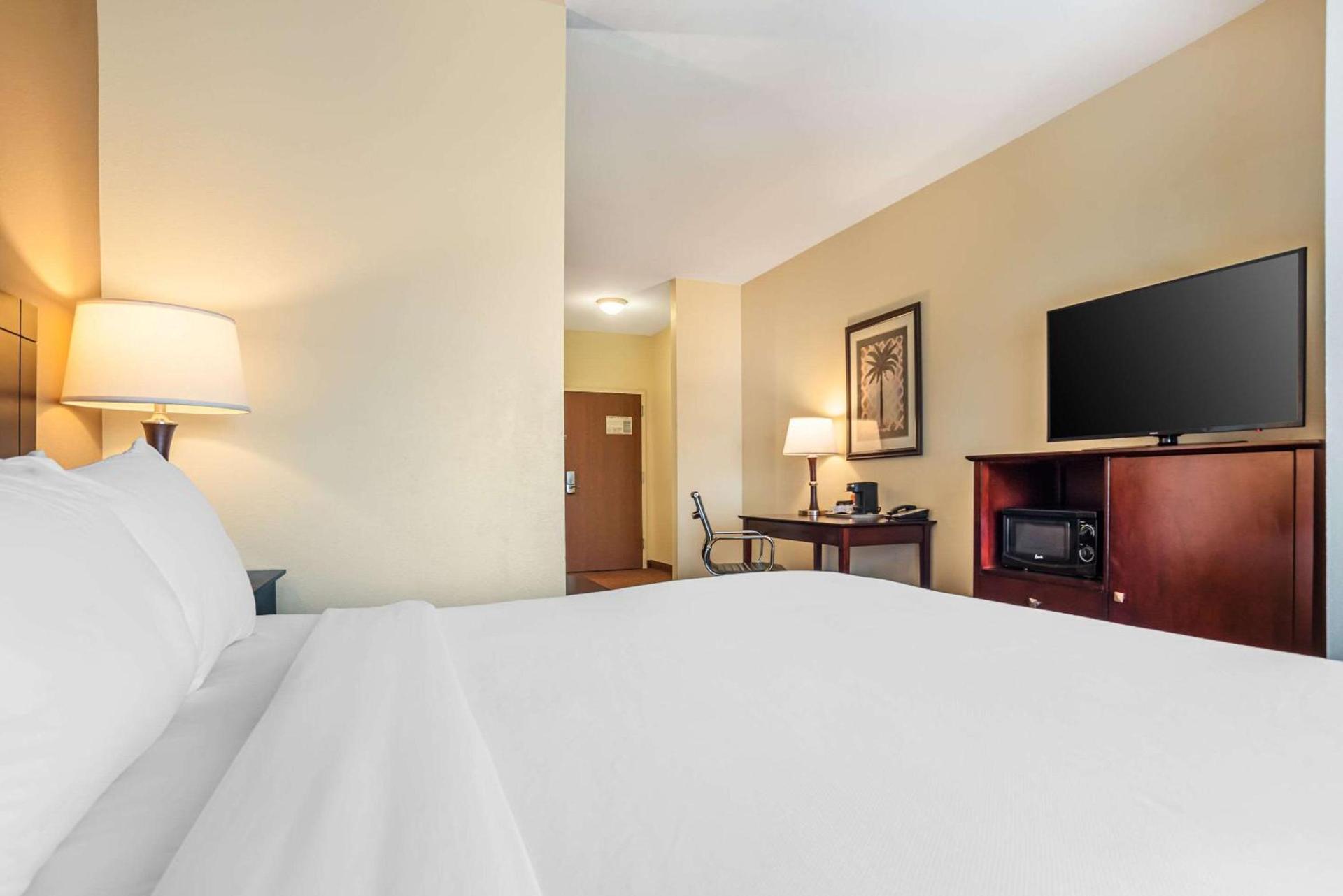 Comfort Inn & Suites Crestview South photo 10