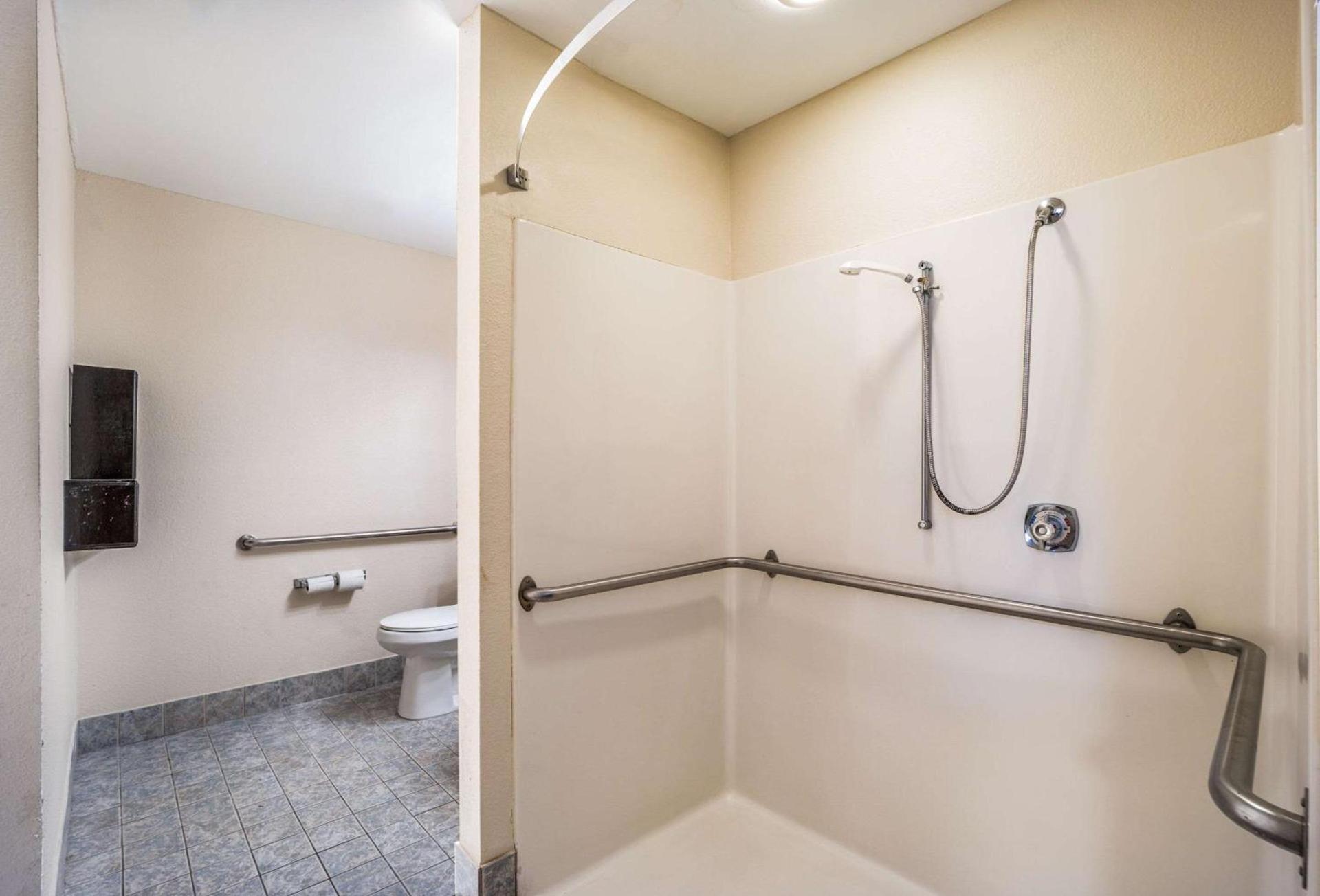 Quality Inn & Suites Augusta Fort Gordon Area photo 17