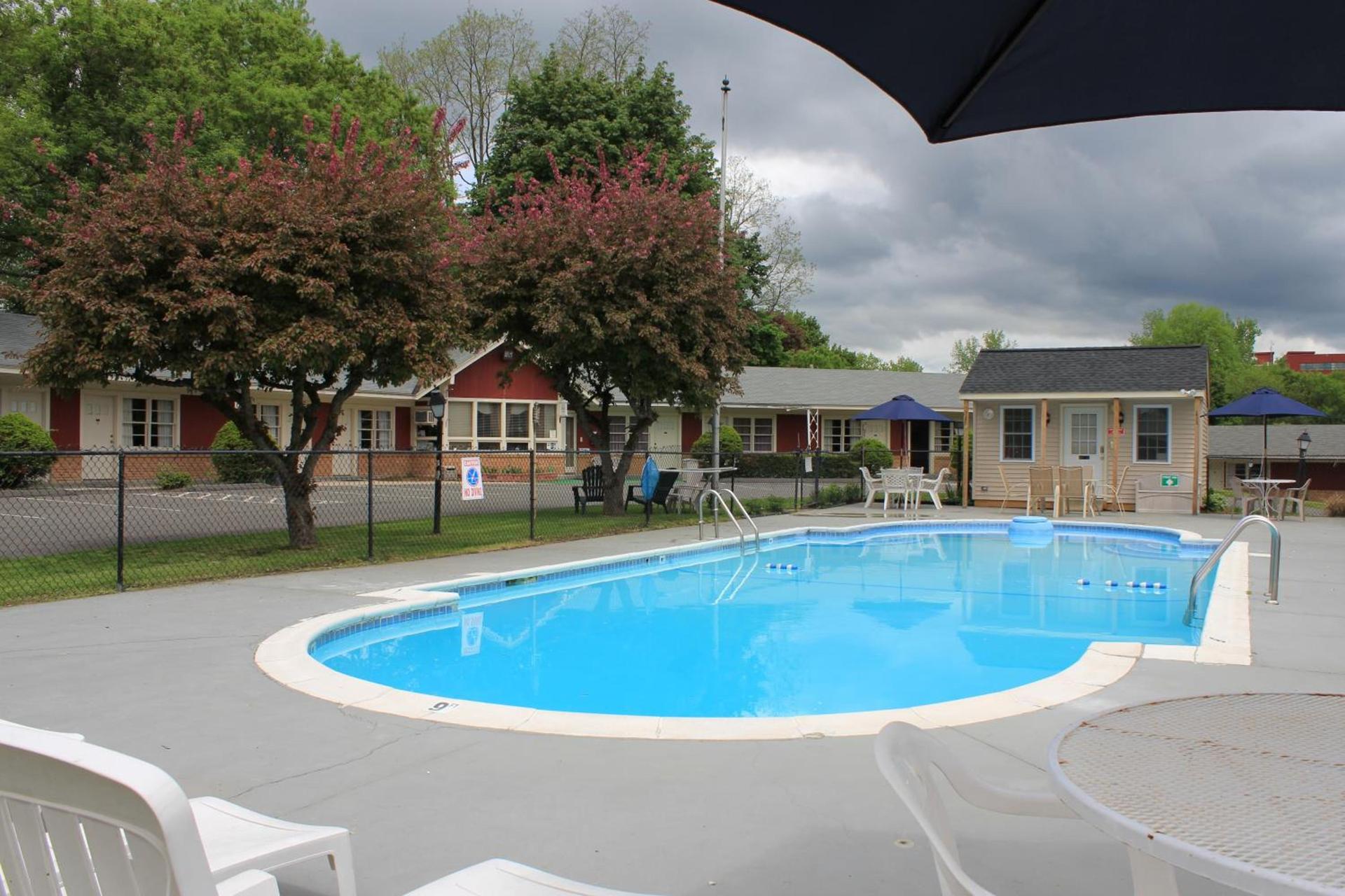 Berkshire Inn photo 2