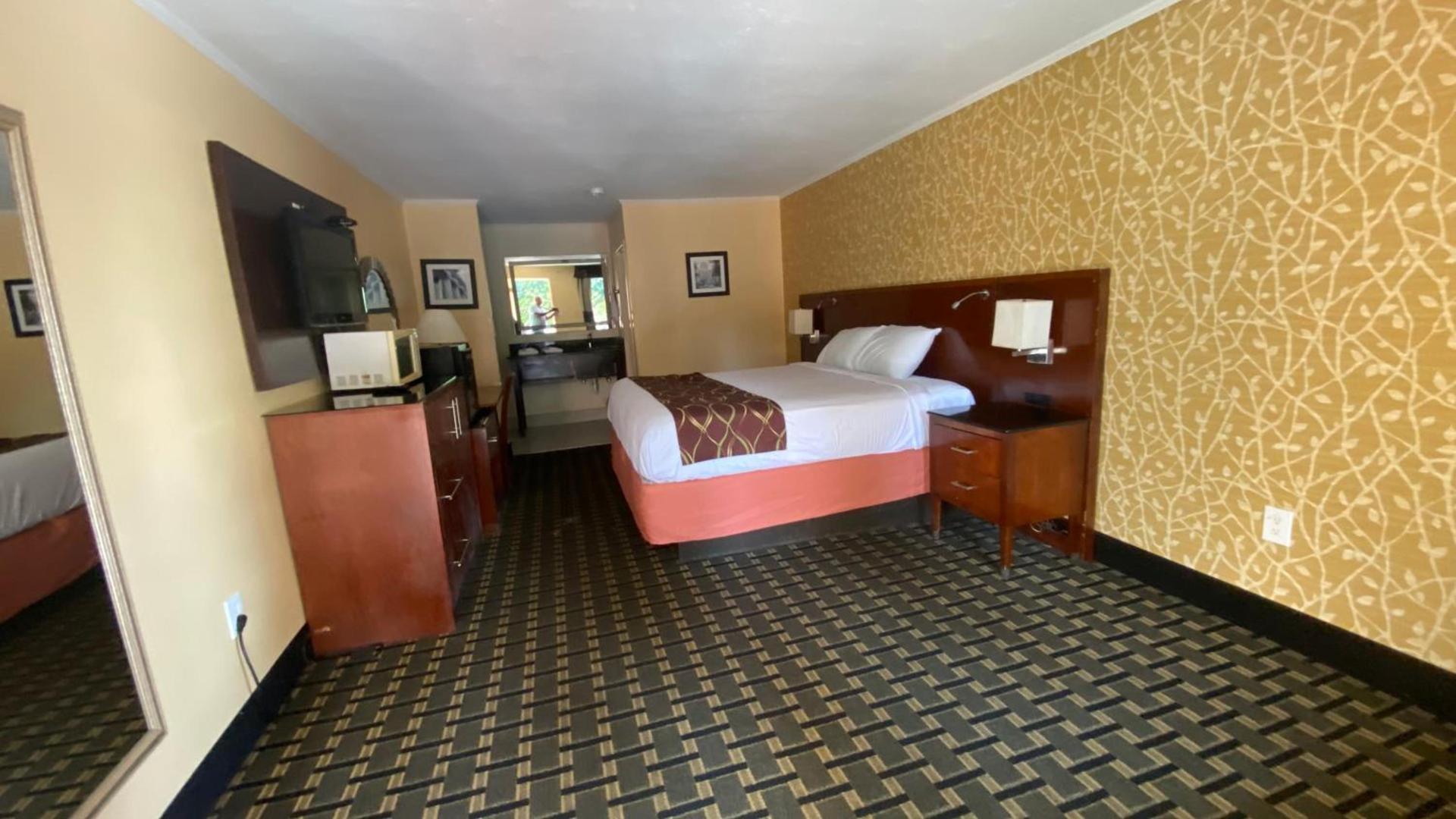 My Home & Suites Toccoa photo 10