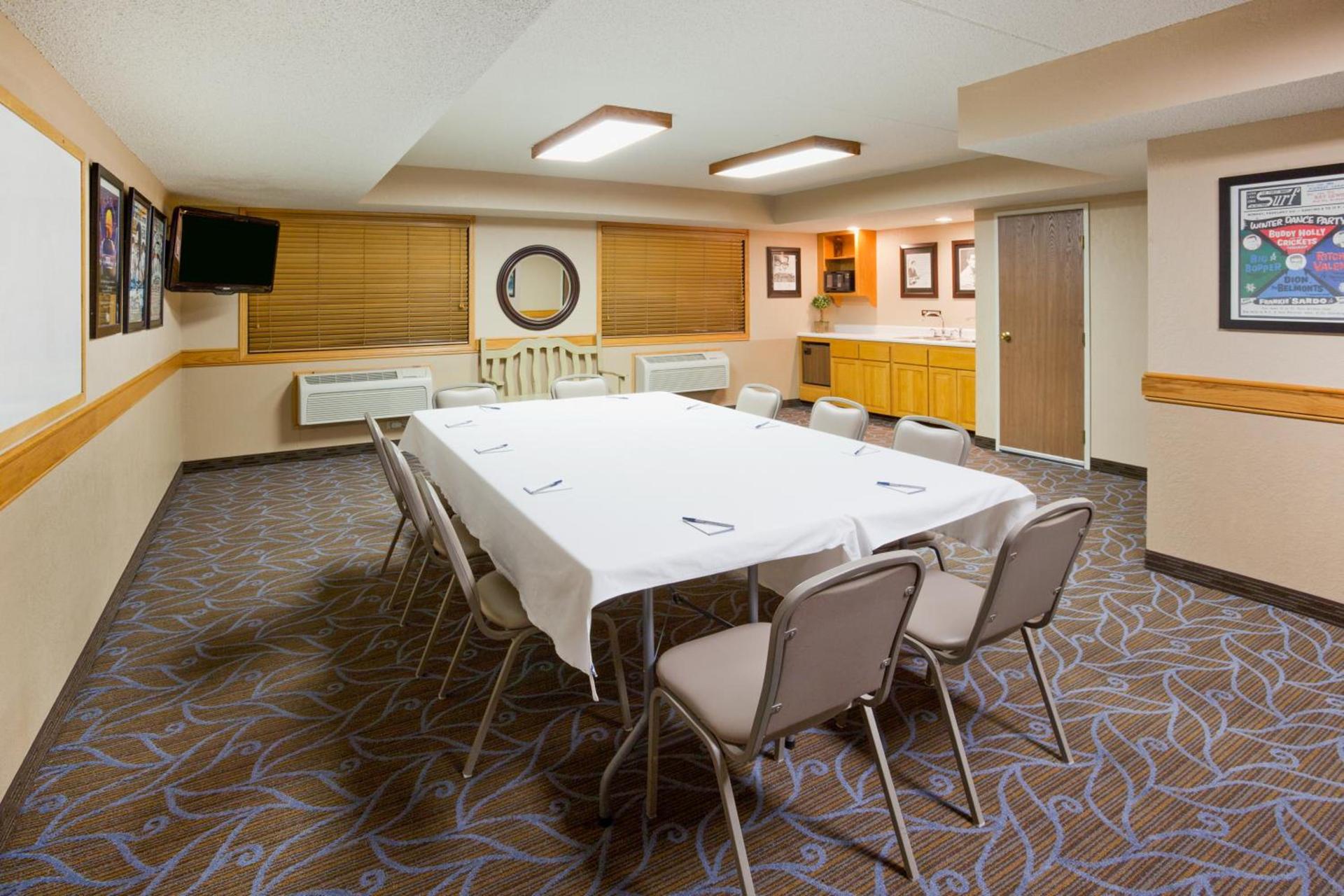 AmericInn by Wyndham Clear Lake photo 63