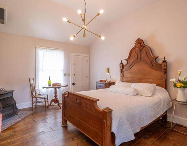 Dennen's Victorian Farmhouse photo 20