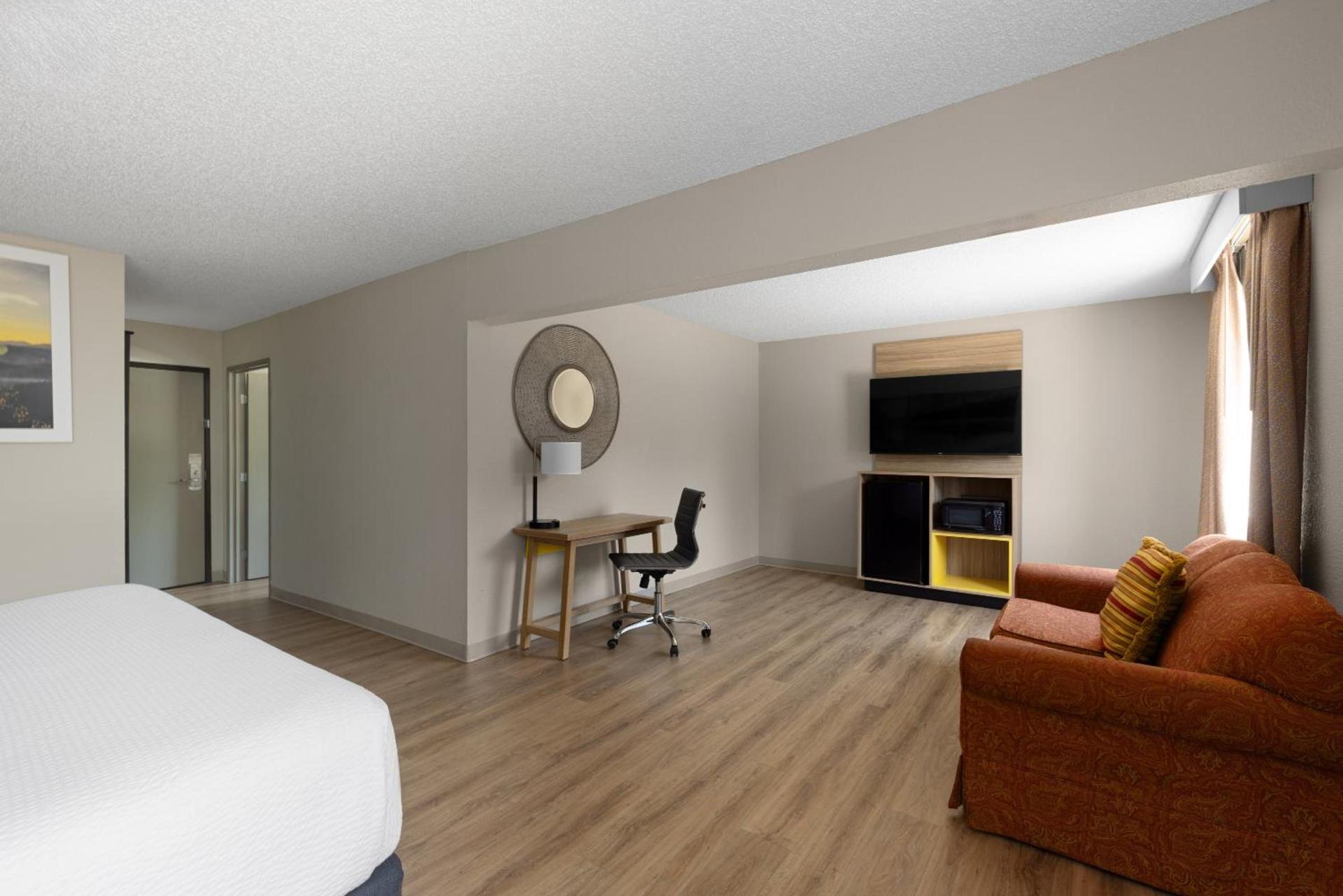 Days Inn by Wyndham Carthage photo 44