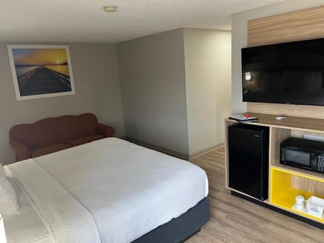 Days Inn by Wyndham Carthage photo 34