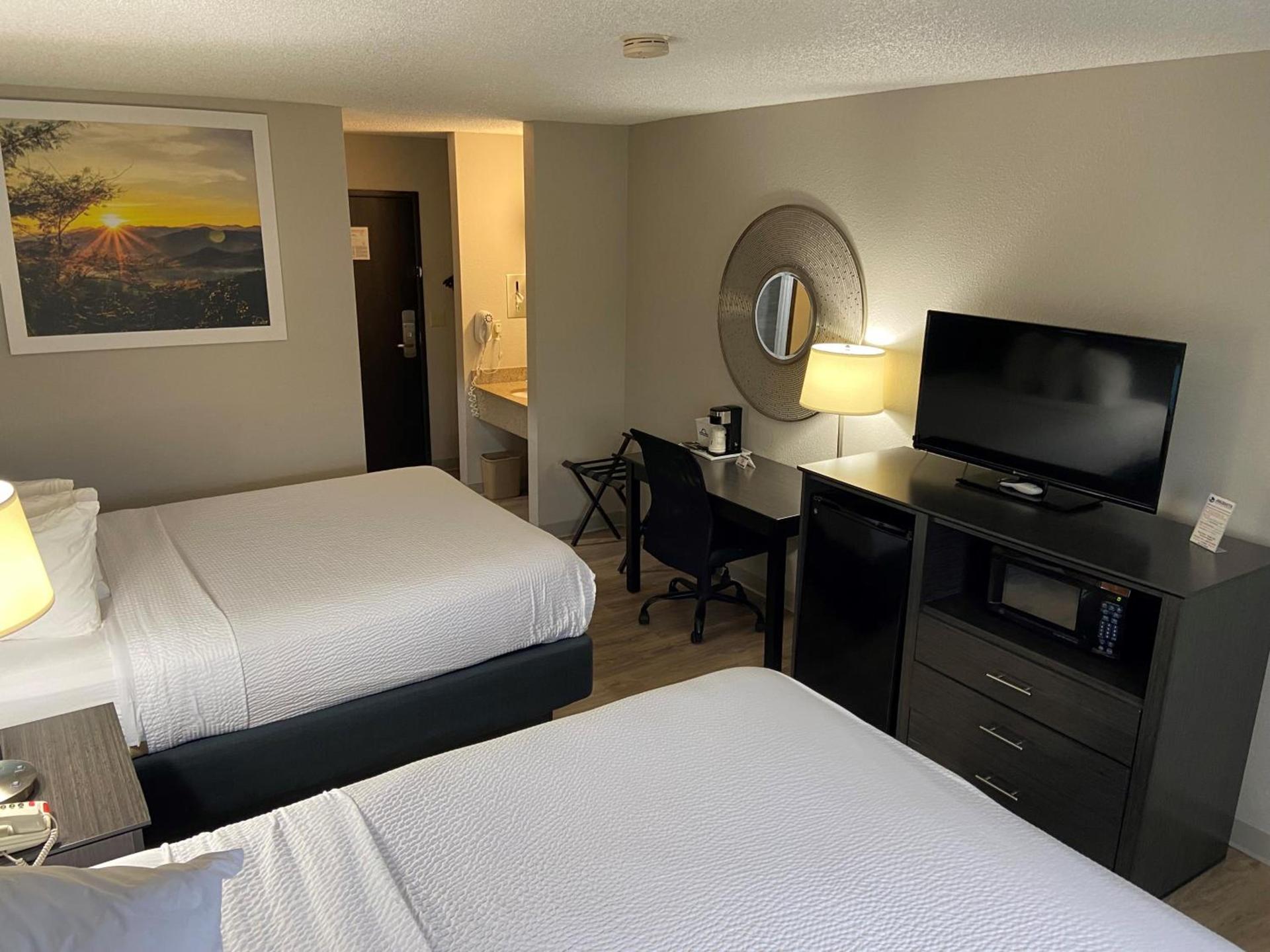 Days Inn by Wyndham Carthage photo 31