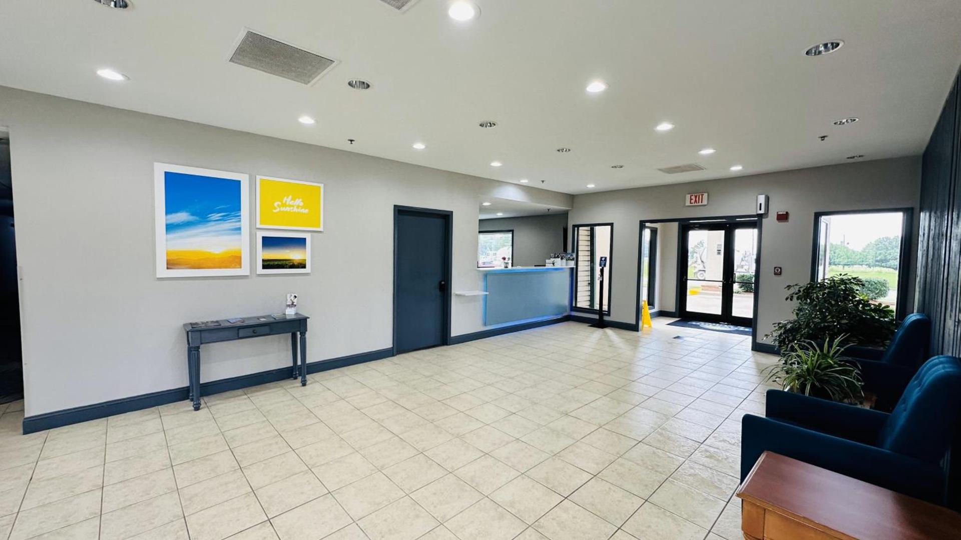 Days Inn & Suites by Wyndham Wynne photo 8