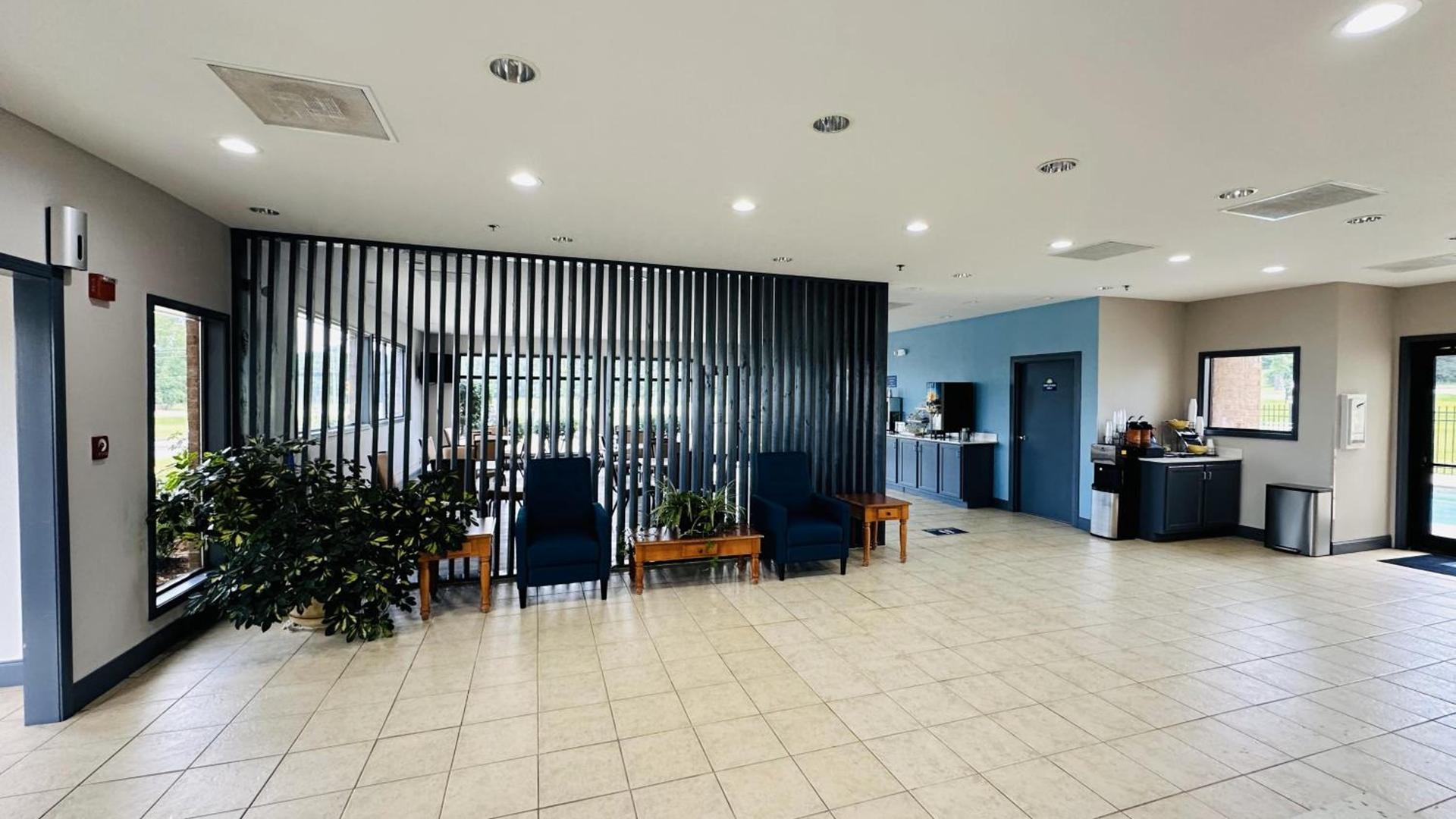 Days Inn & Suites by Wyndham Wynne photo 9