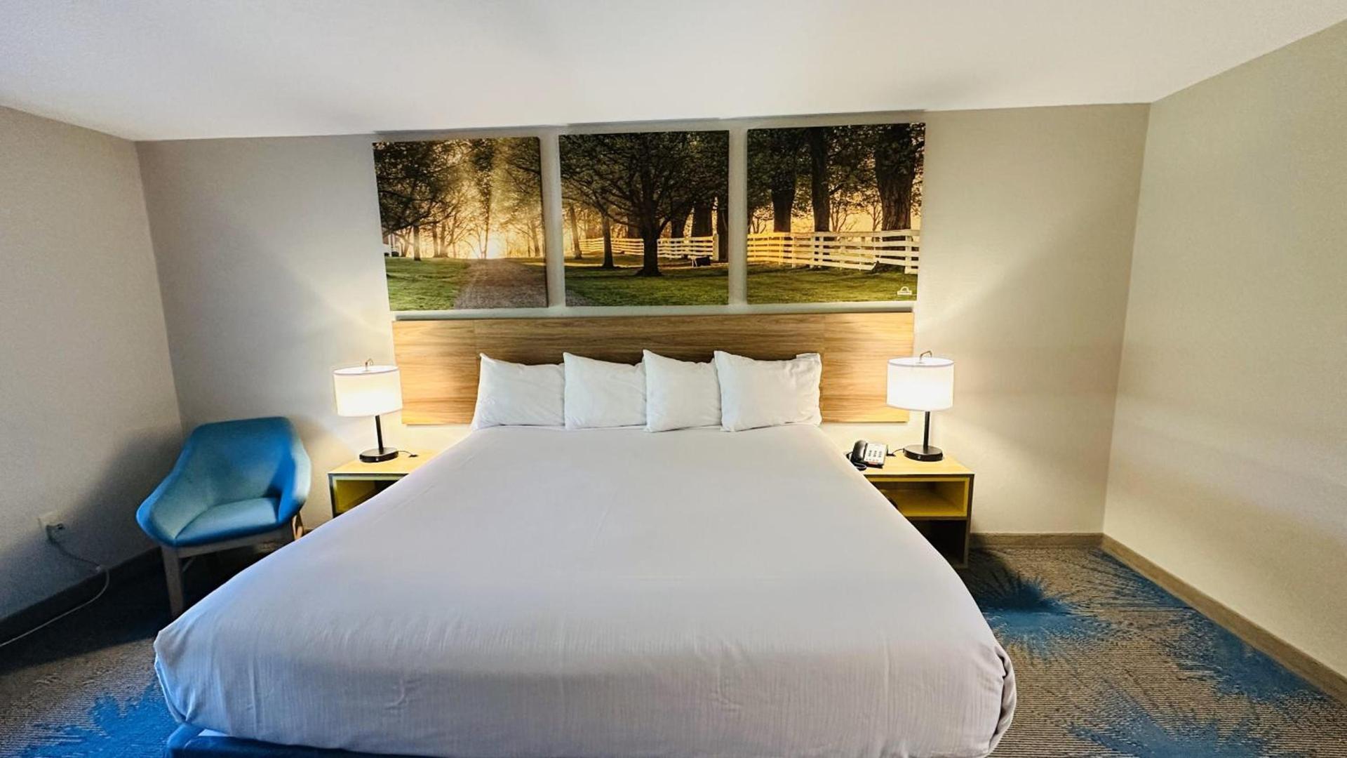 Days Inn & Suites by Wyndham Wynne photo 13