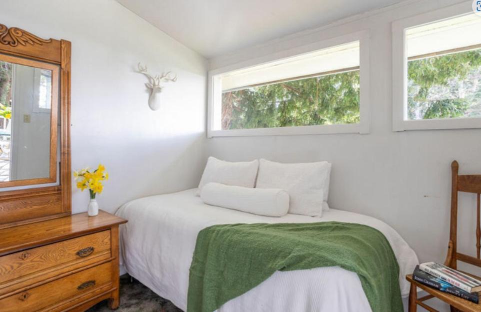 Dennen's Victorian Farmhouse photo 7